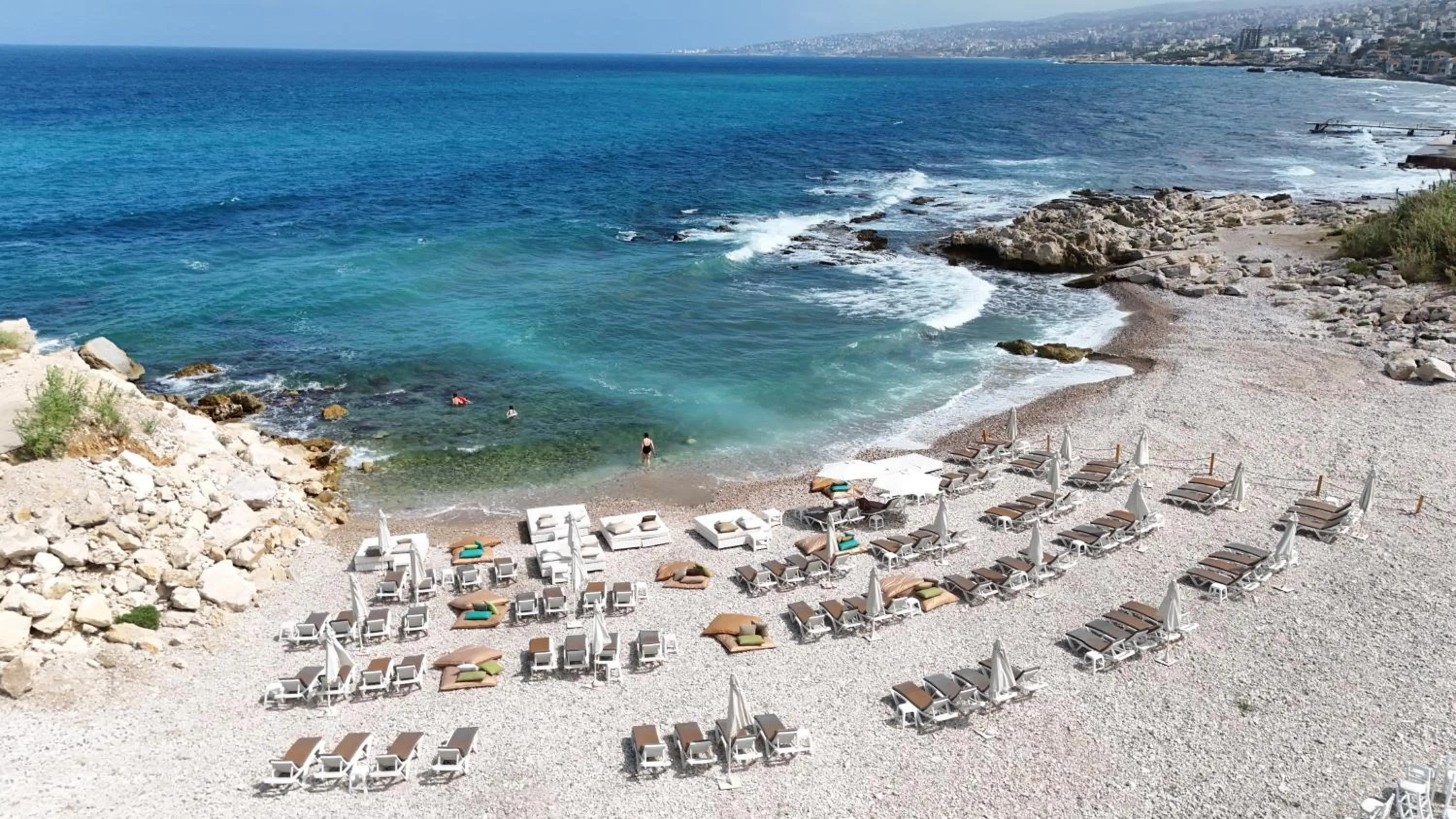 Beach in Four Seasons Halat