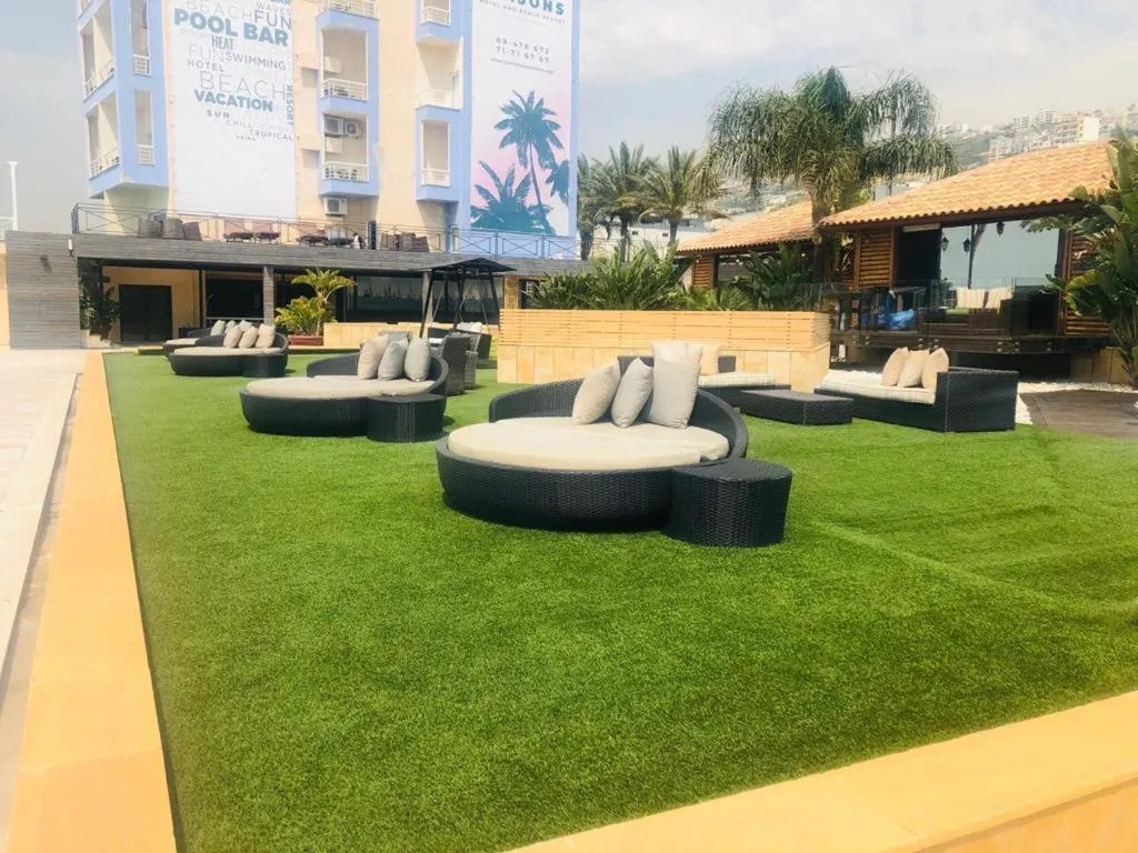 Garden in Four Seasons Halat