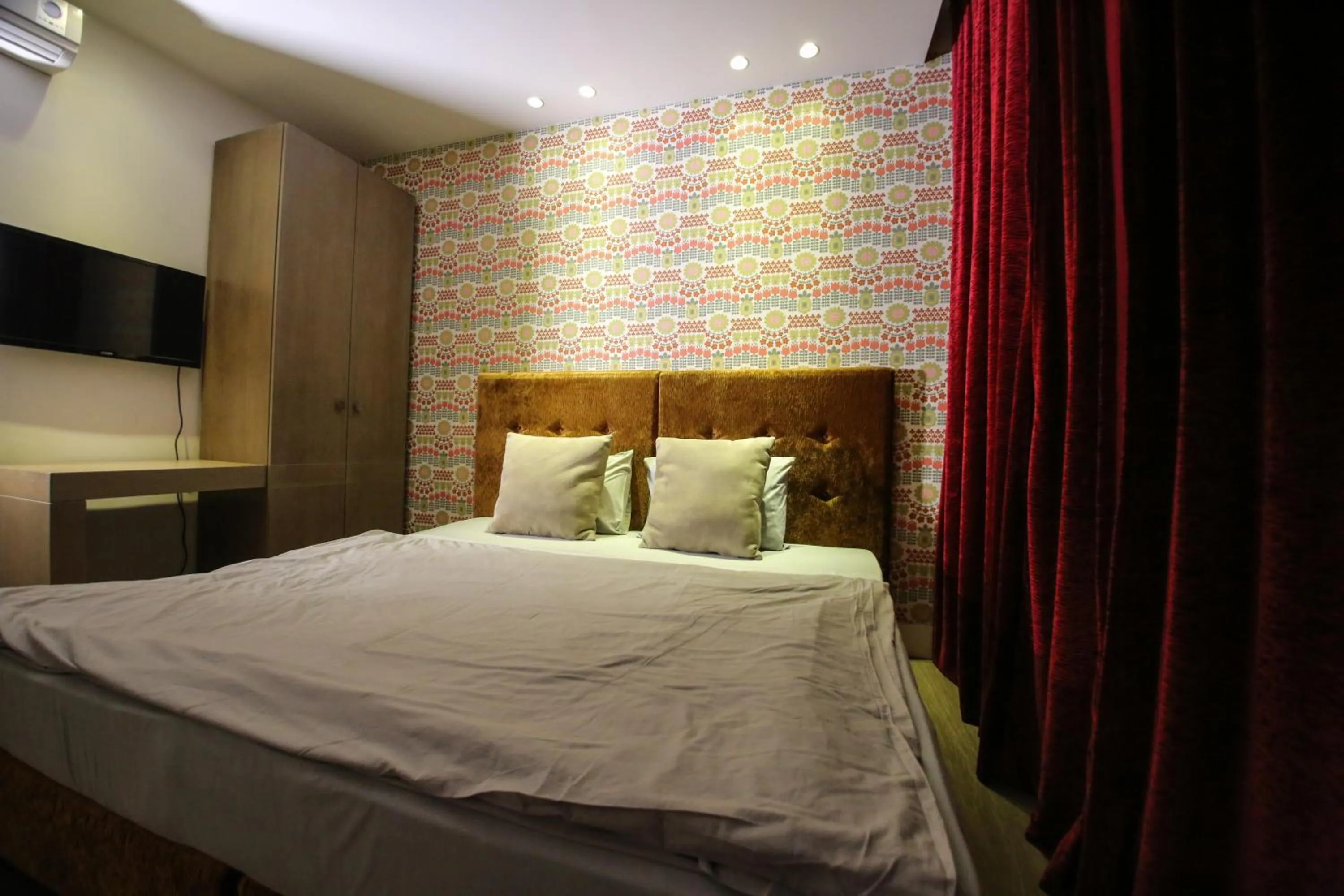 Bed in Four Seasons Halat