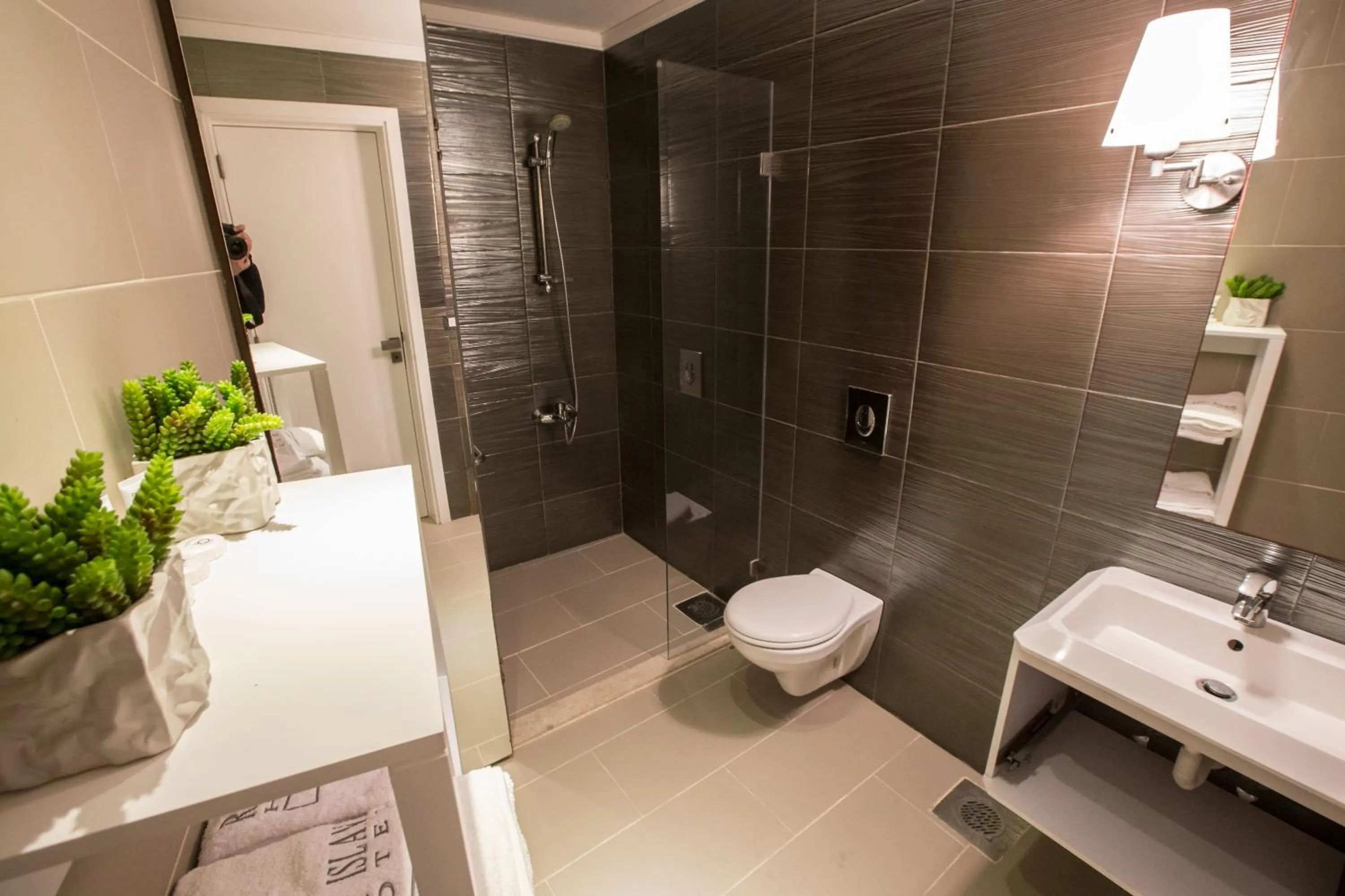 Toilet in Four Seasons Halat