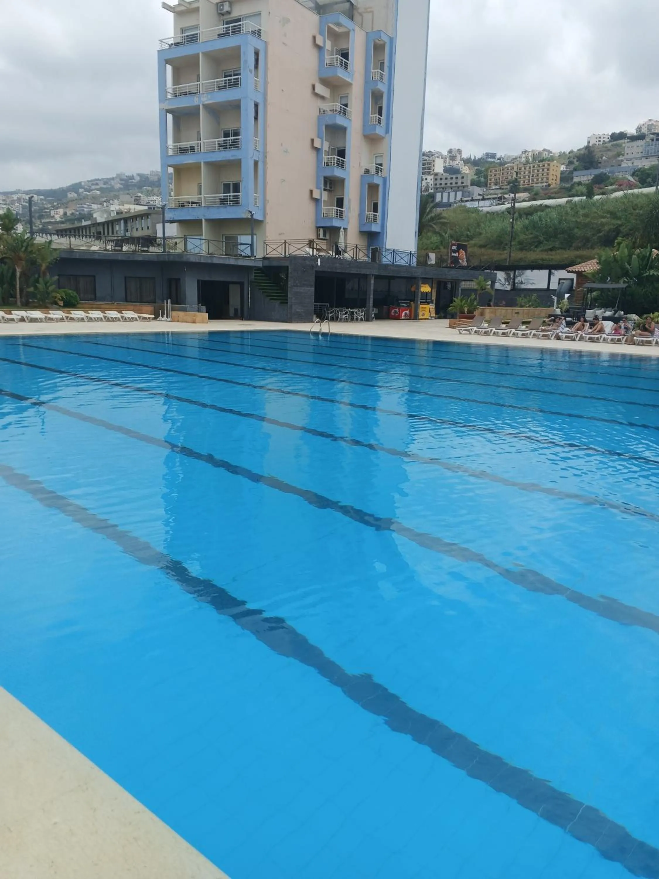 Swimming pool in Four Seasons Halat