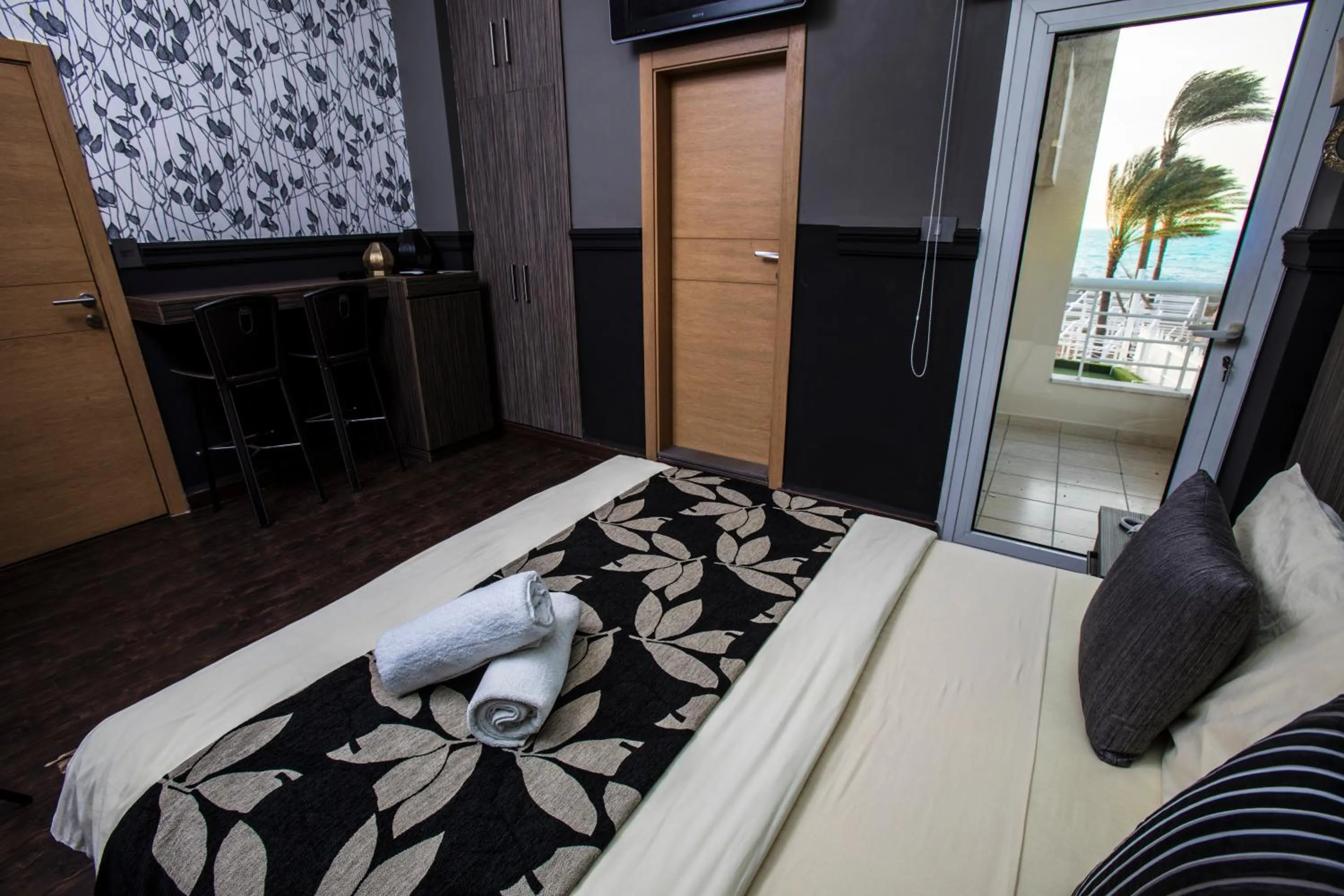 Bed in Four Seasons Halat