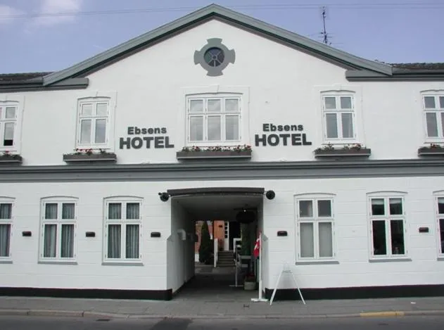 Facade/entrance in Ebsens Hotel
