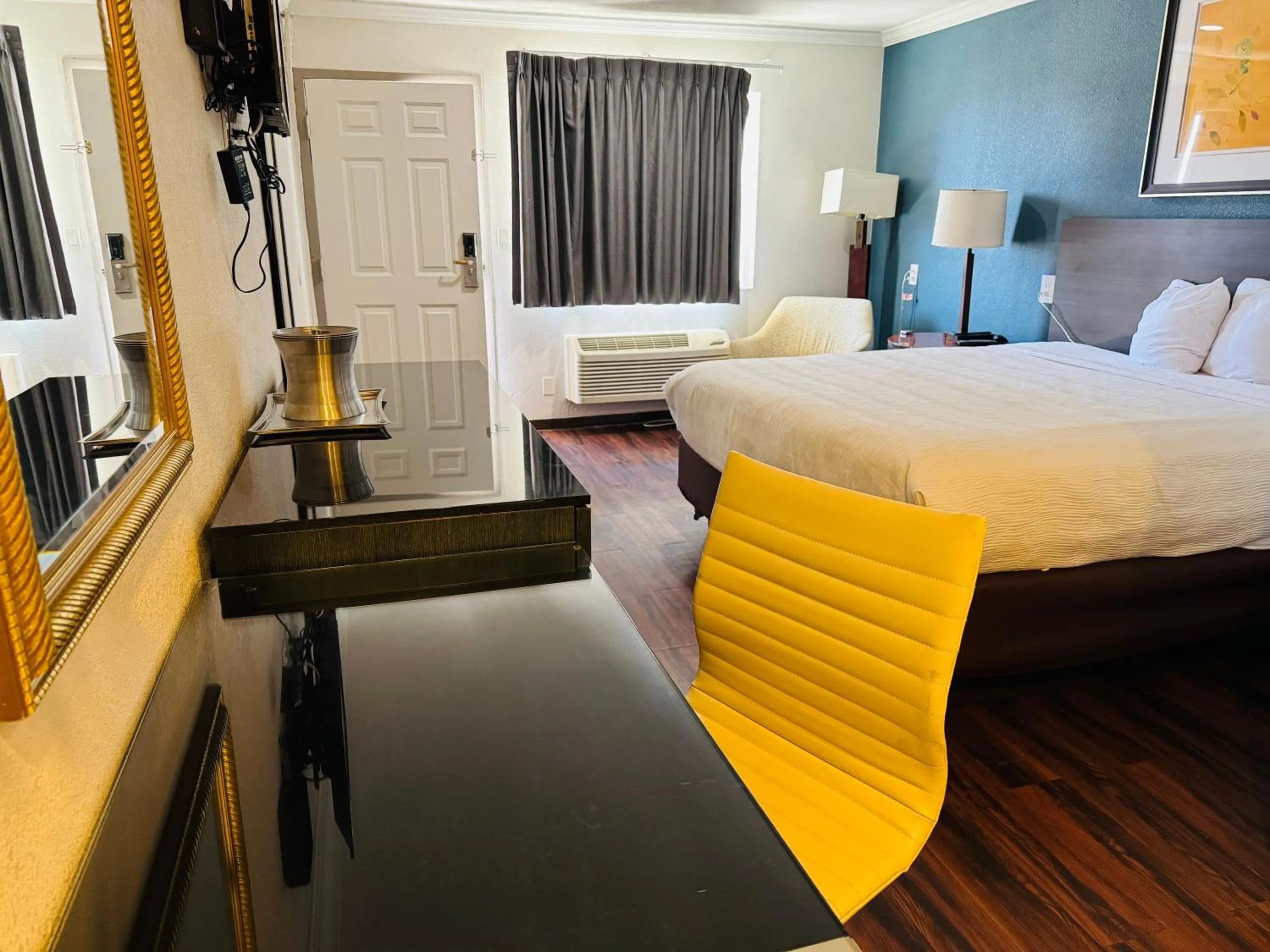 Bedroom, Bed in Baymont by Wyndham Bakersfield