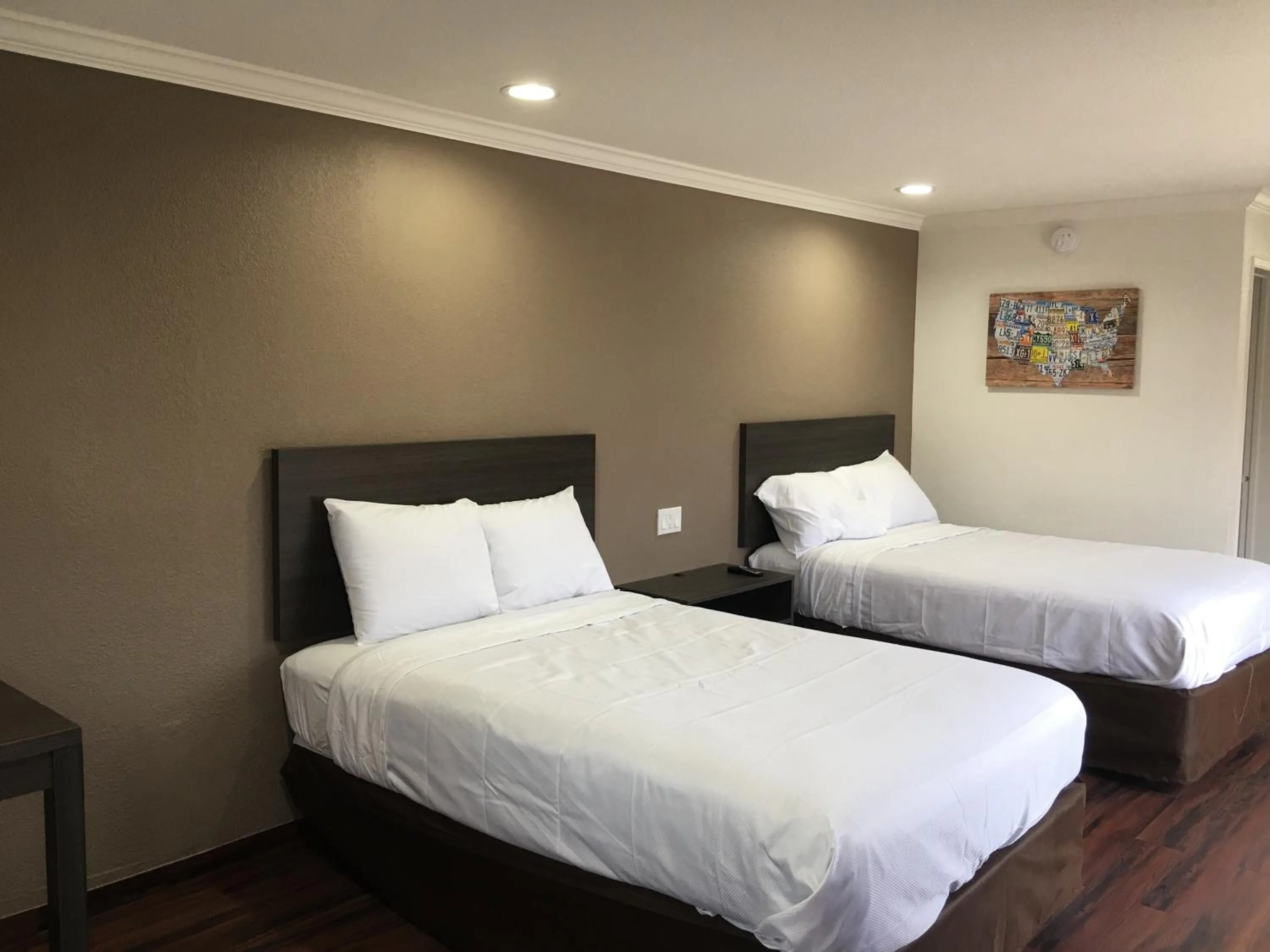 Bedroom, Bed in Baymont by Wyndham Bakersfield