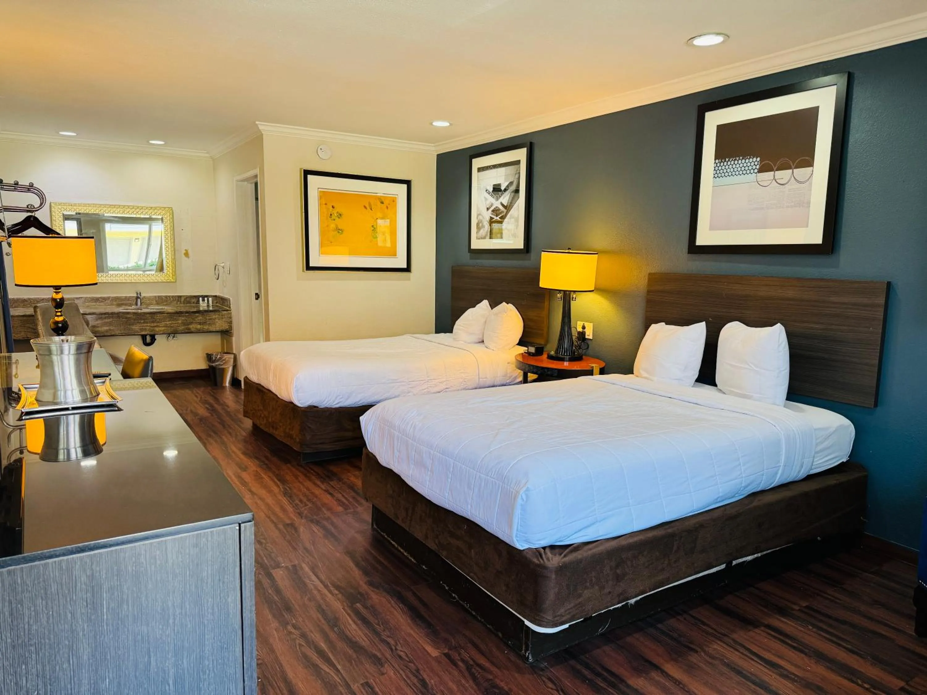 Bedroom, Bed in Baymont by Wyndham Bakersfield