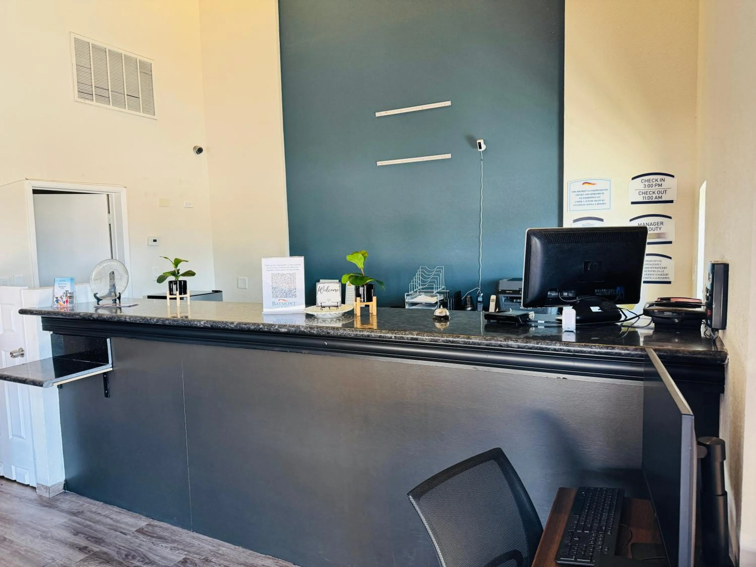 Lobby or reception in Baymont by Wyndham Bakersfield