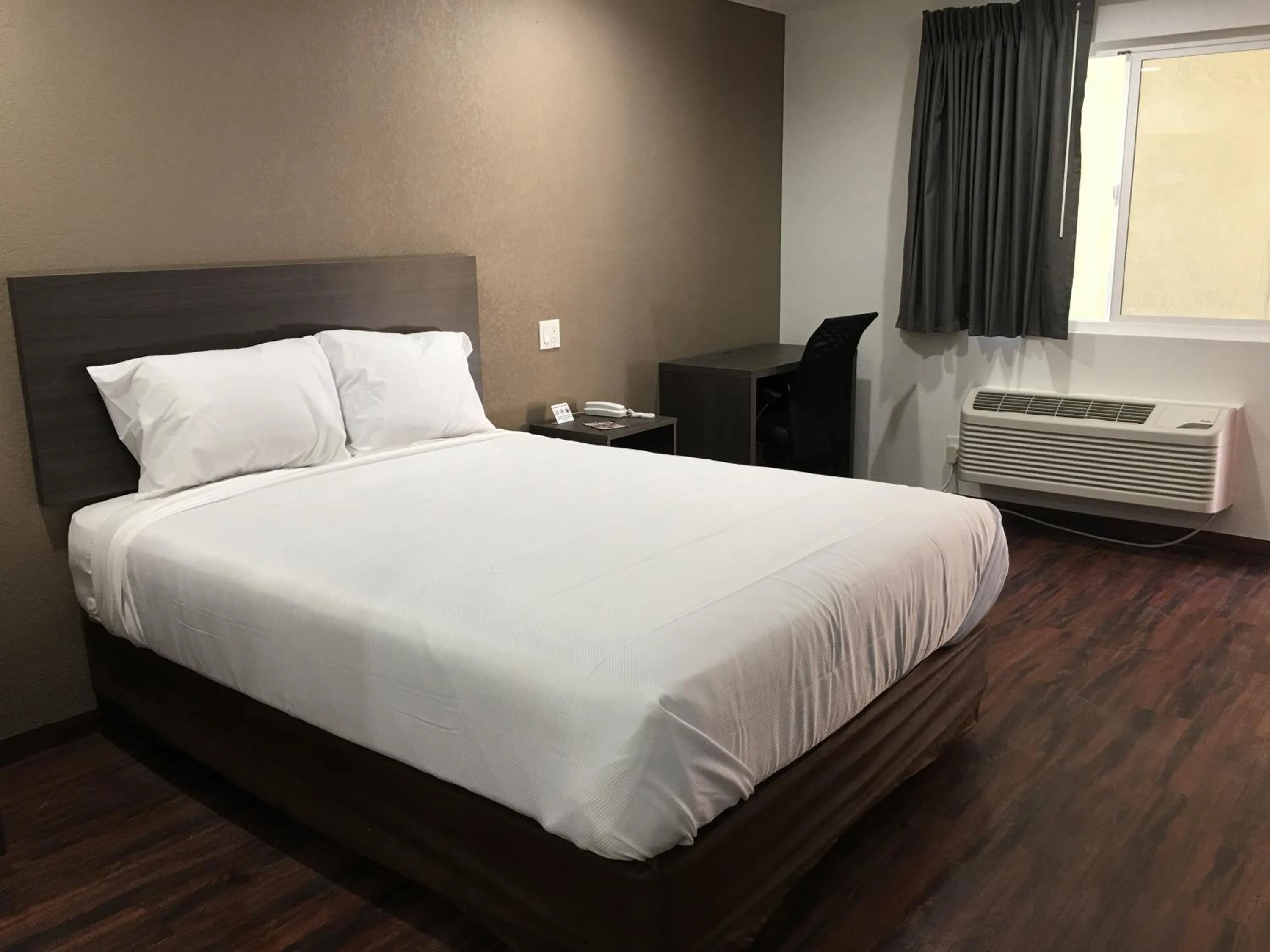 Bedroom, Bed in Baymont by Wyndham Bakersfield