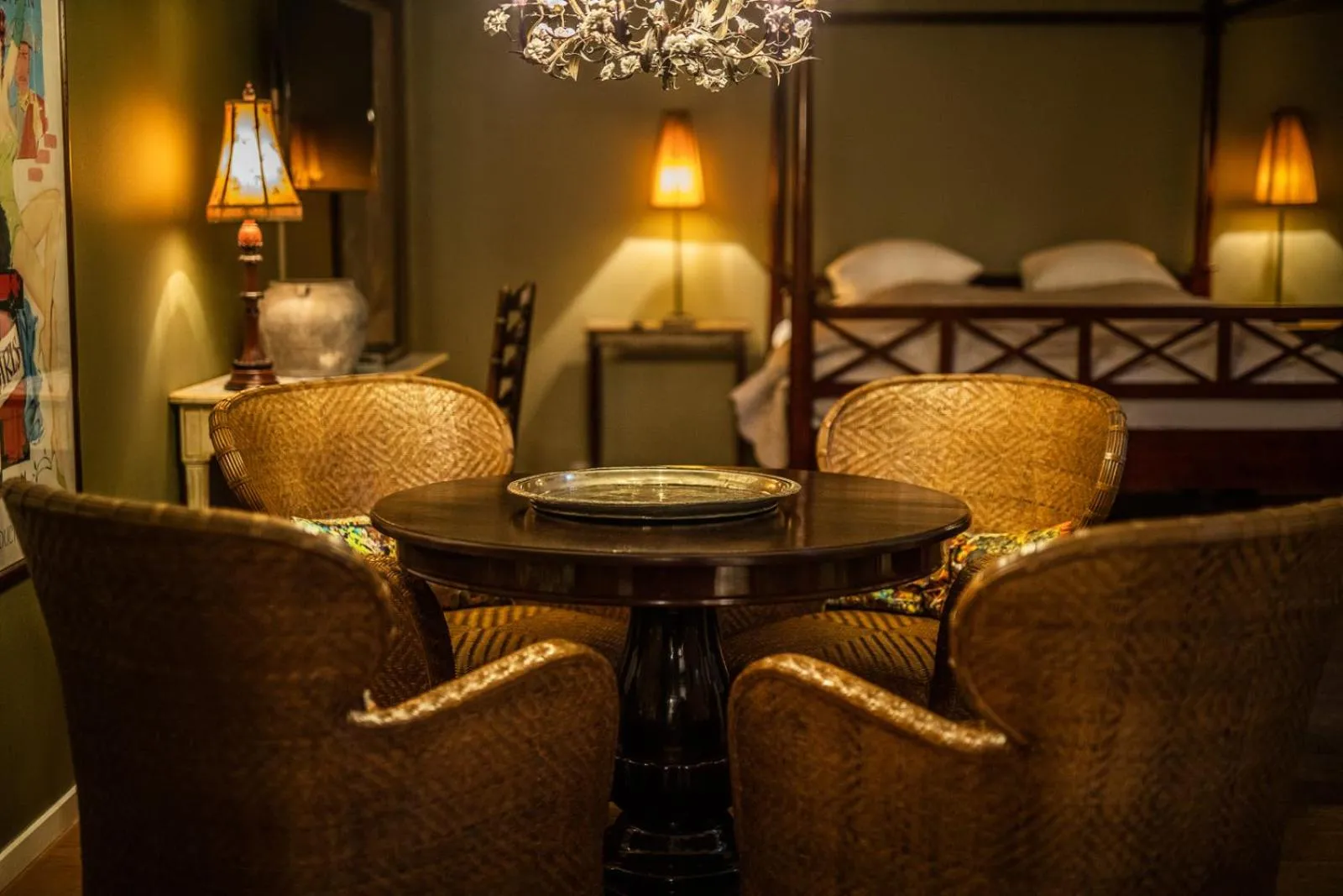 Dining area, Bed in Villa Provence