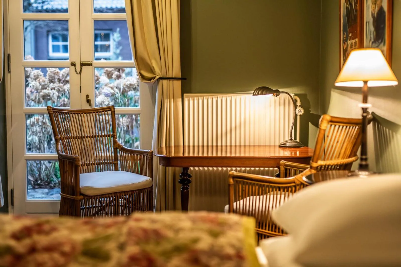 Dining area, Bed in Villa Provence