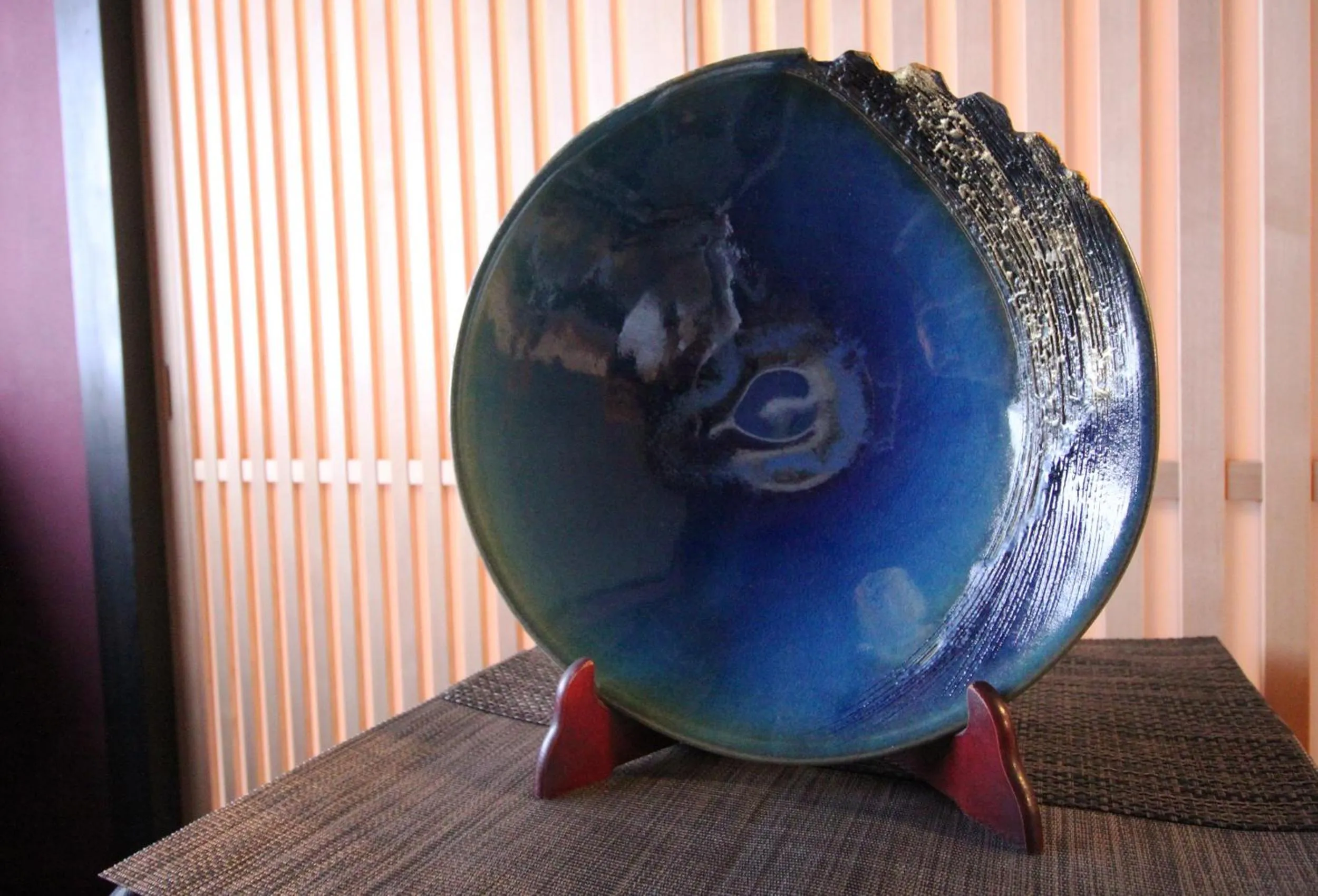 Decorative detail in Hosta Nijo Aoi