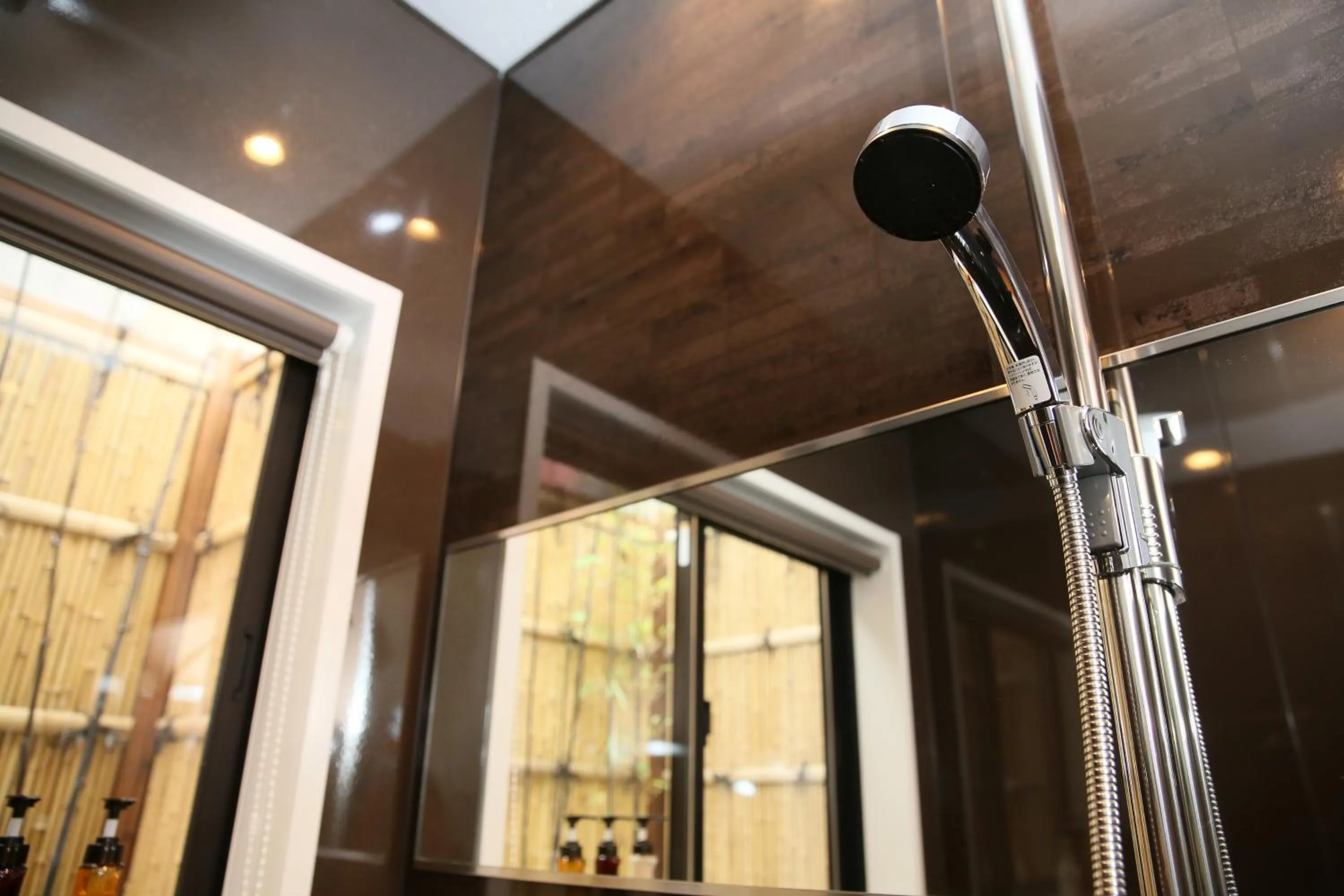 Shower in Hosta Nijo Aoi