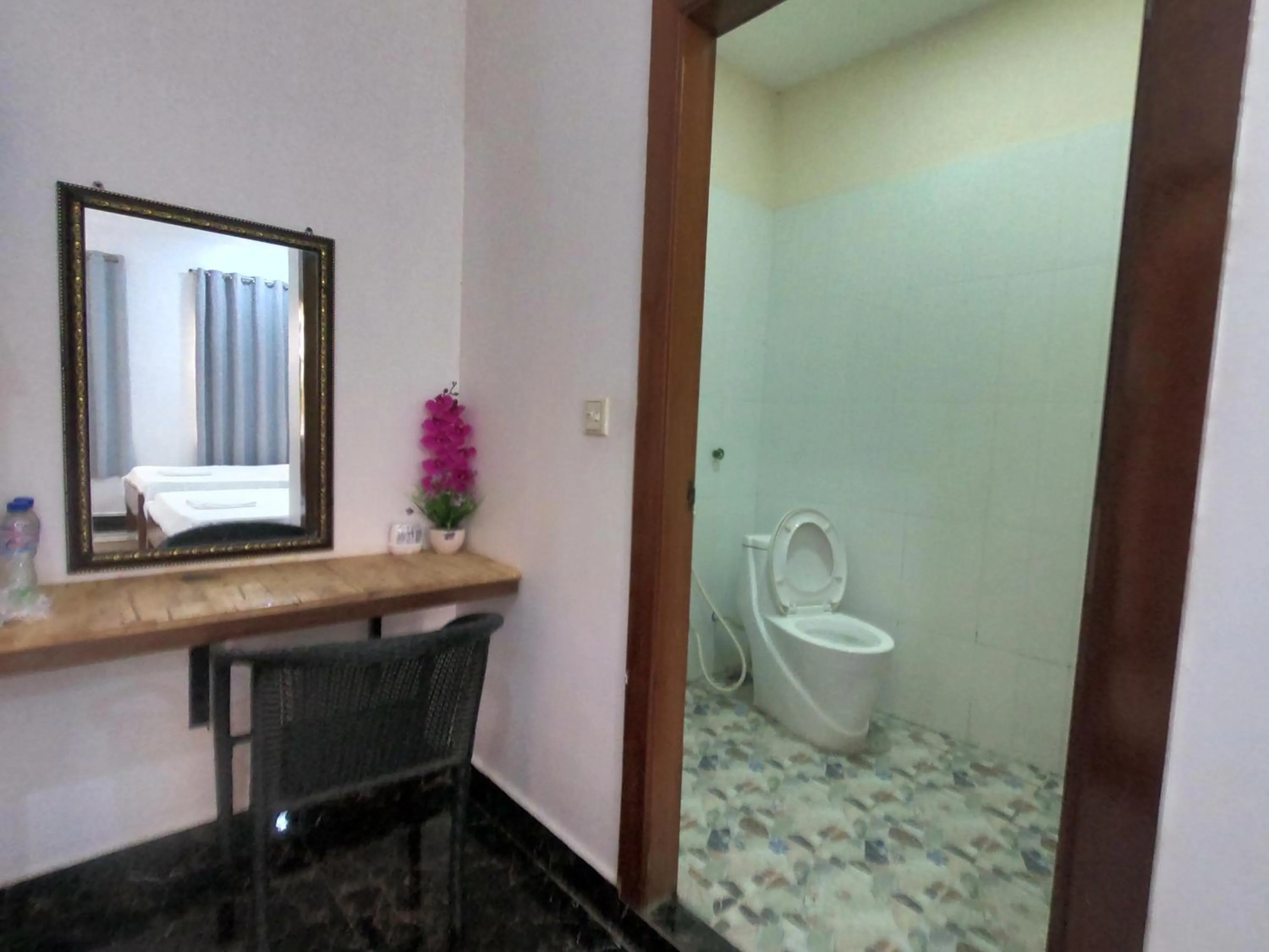 Toilet in Good Morning Kampot