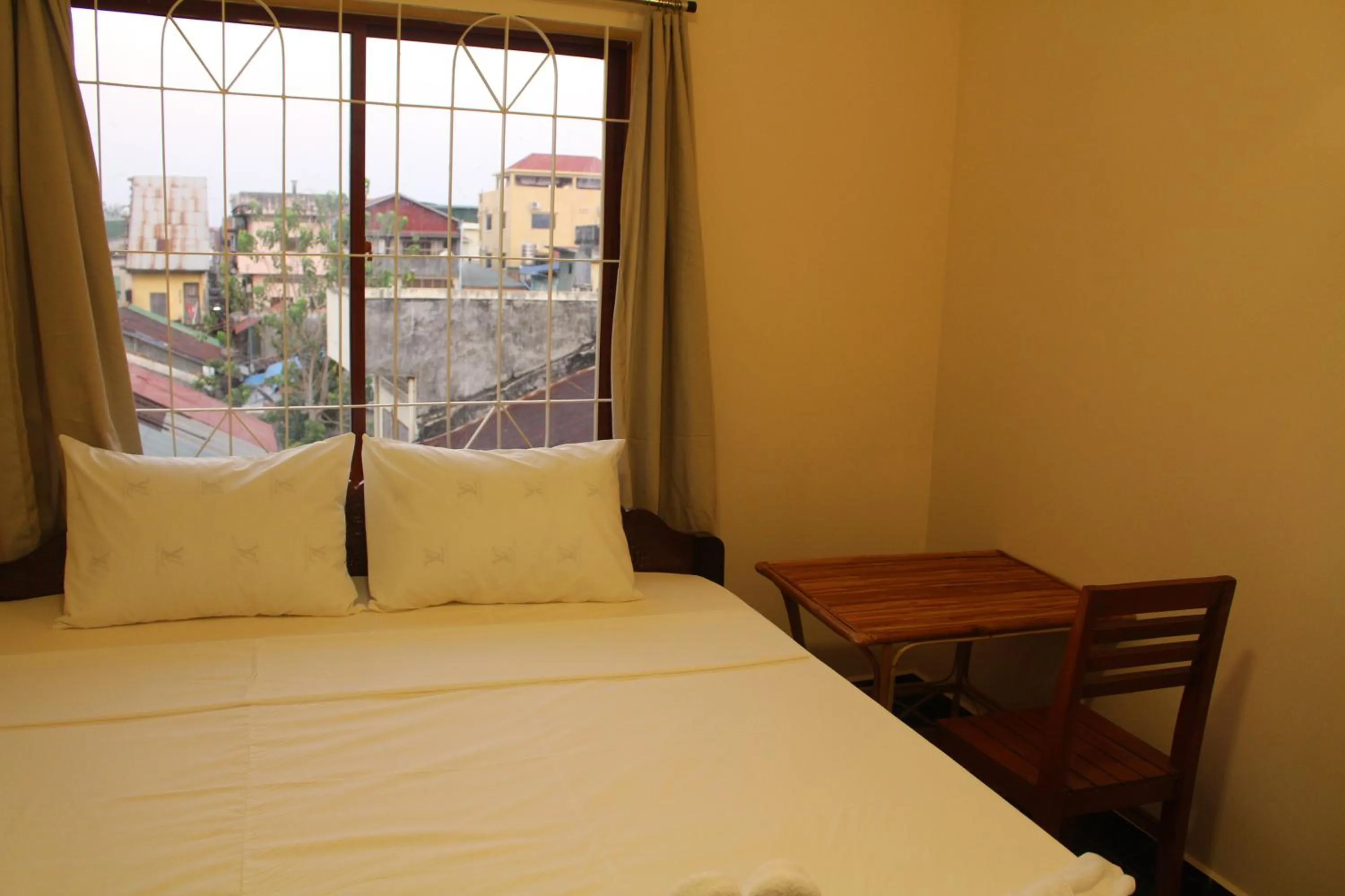 Photo of the whole room, Bed in Good Morning Kampot