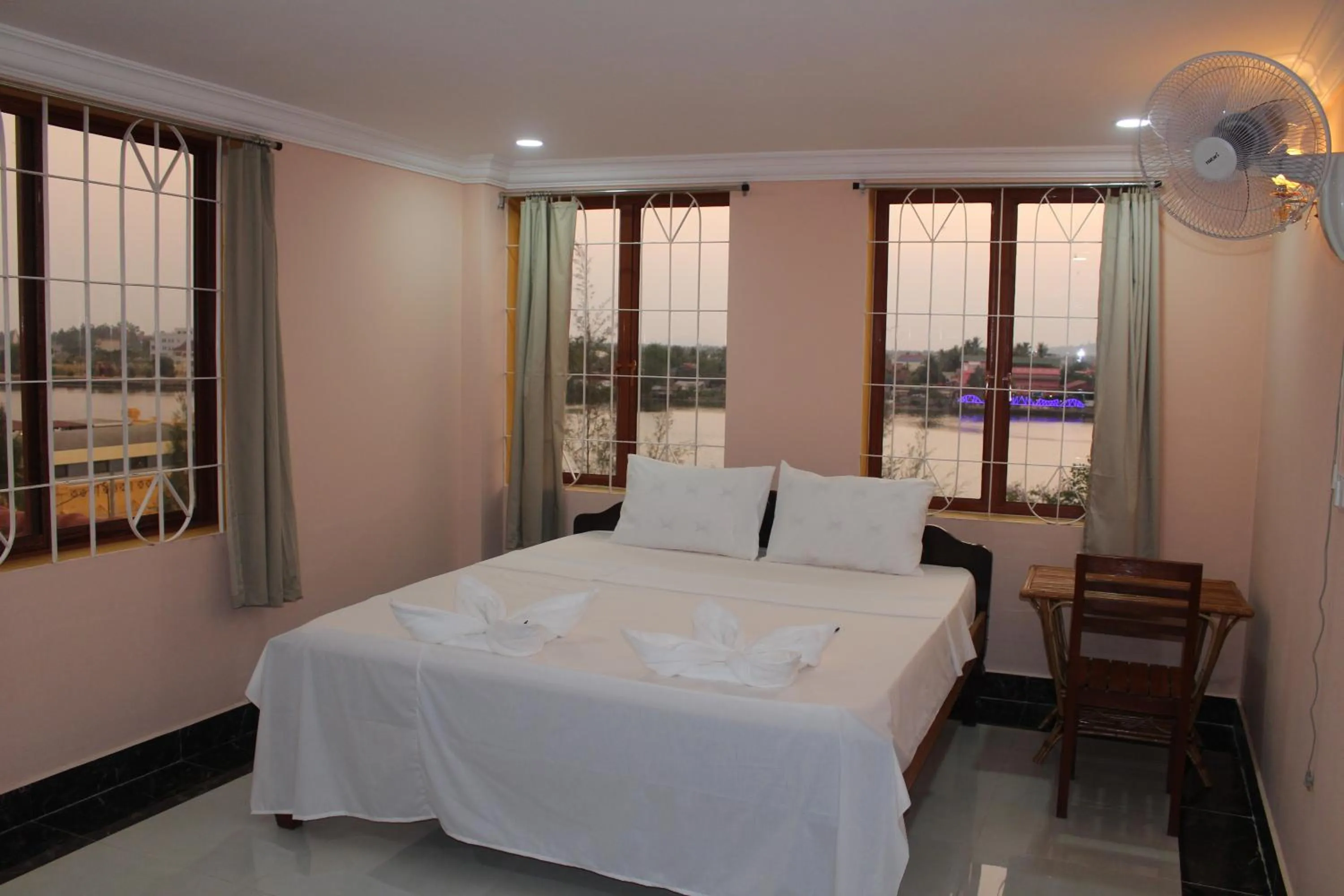 Photo of the whole room, Bed in Good Morning Kampot
