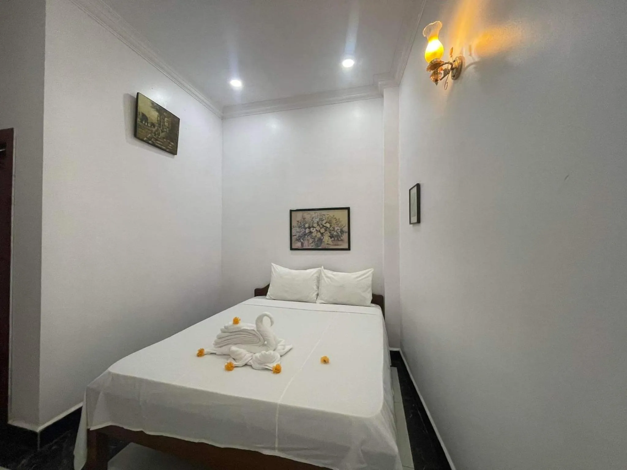 Property building, Bed in Good Morning Kampot