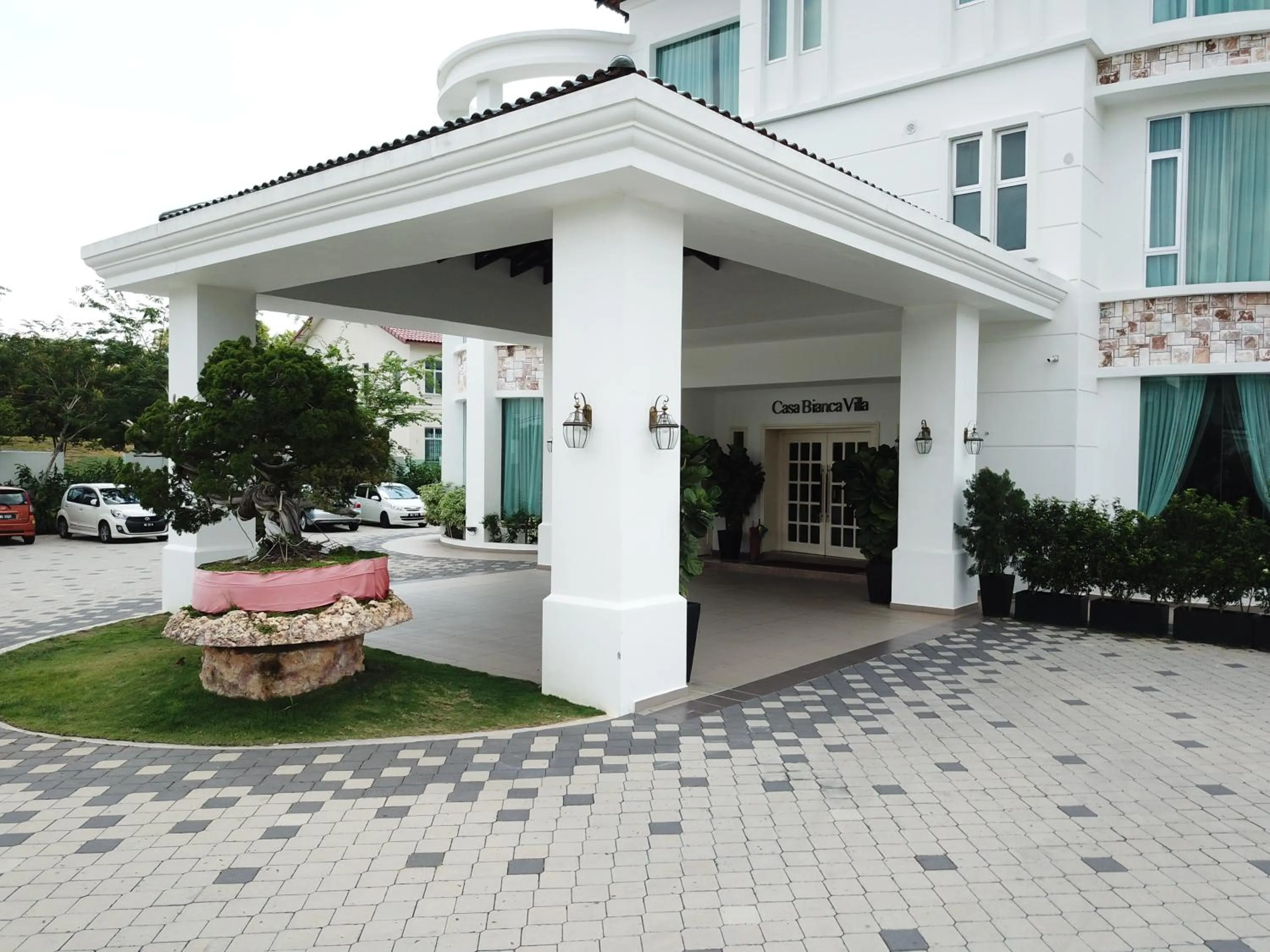 Facade/entrance in Casa Bianca