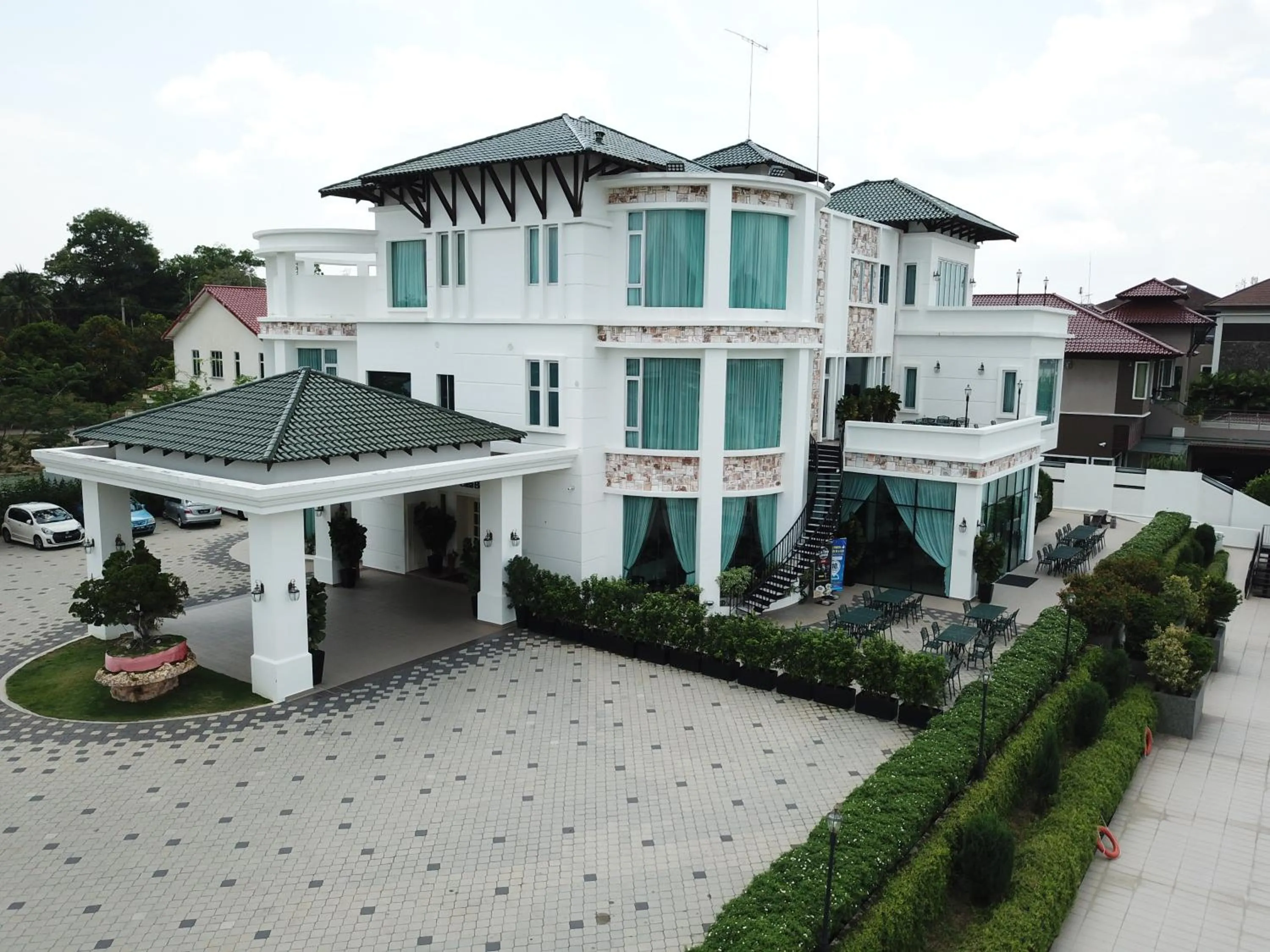 Property building in Casa Bianca