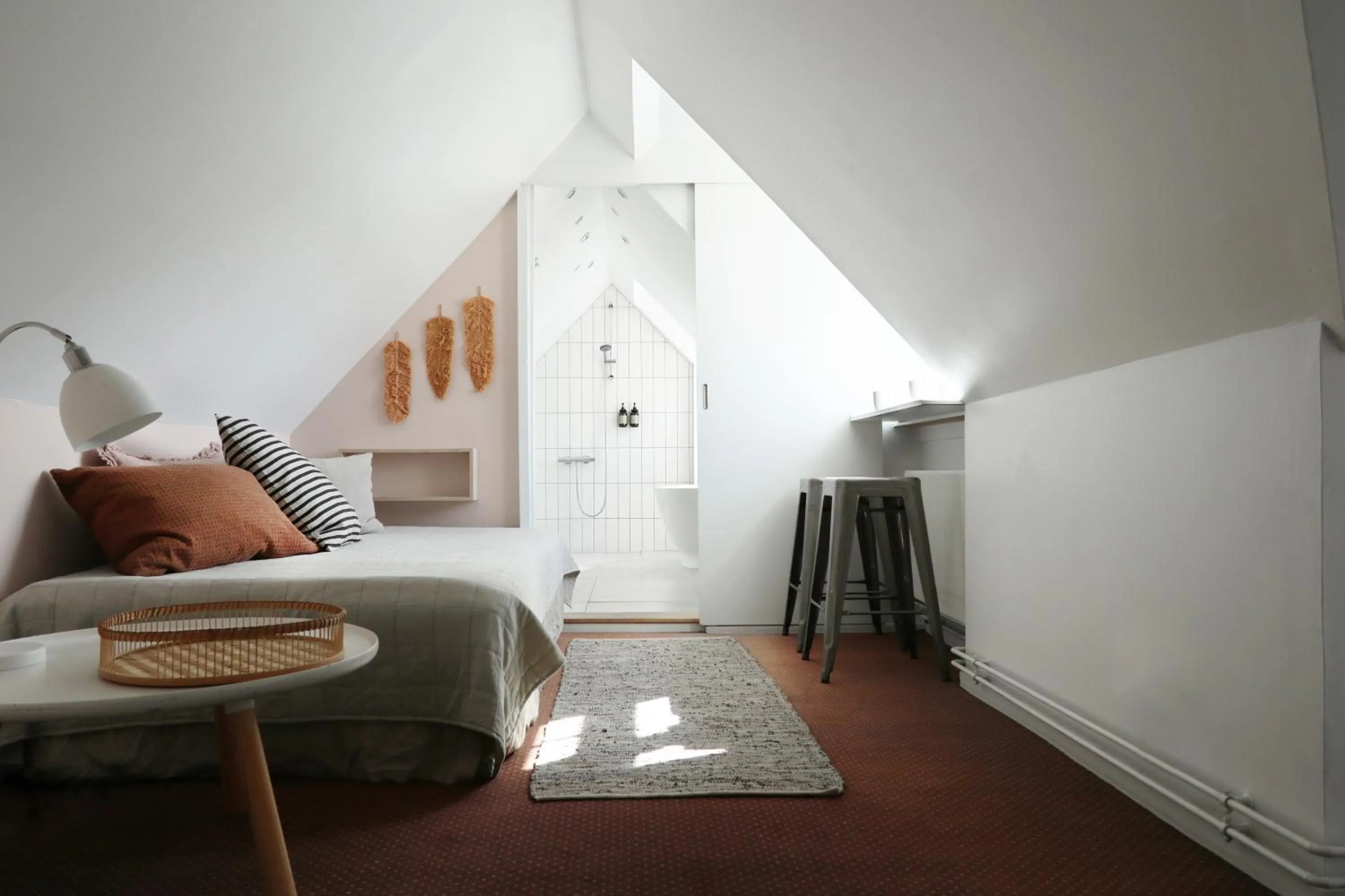 Seating area, Bed in Savoy Hotel