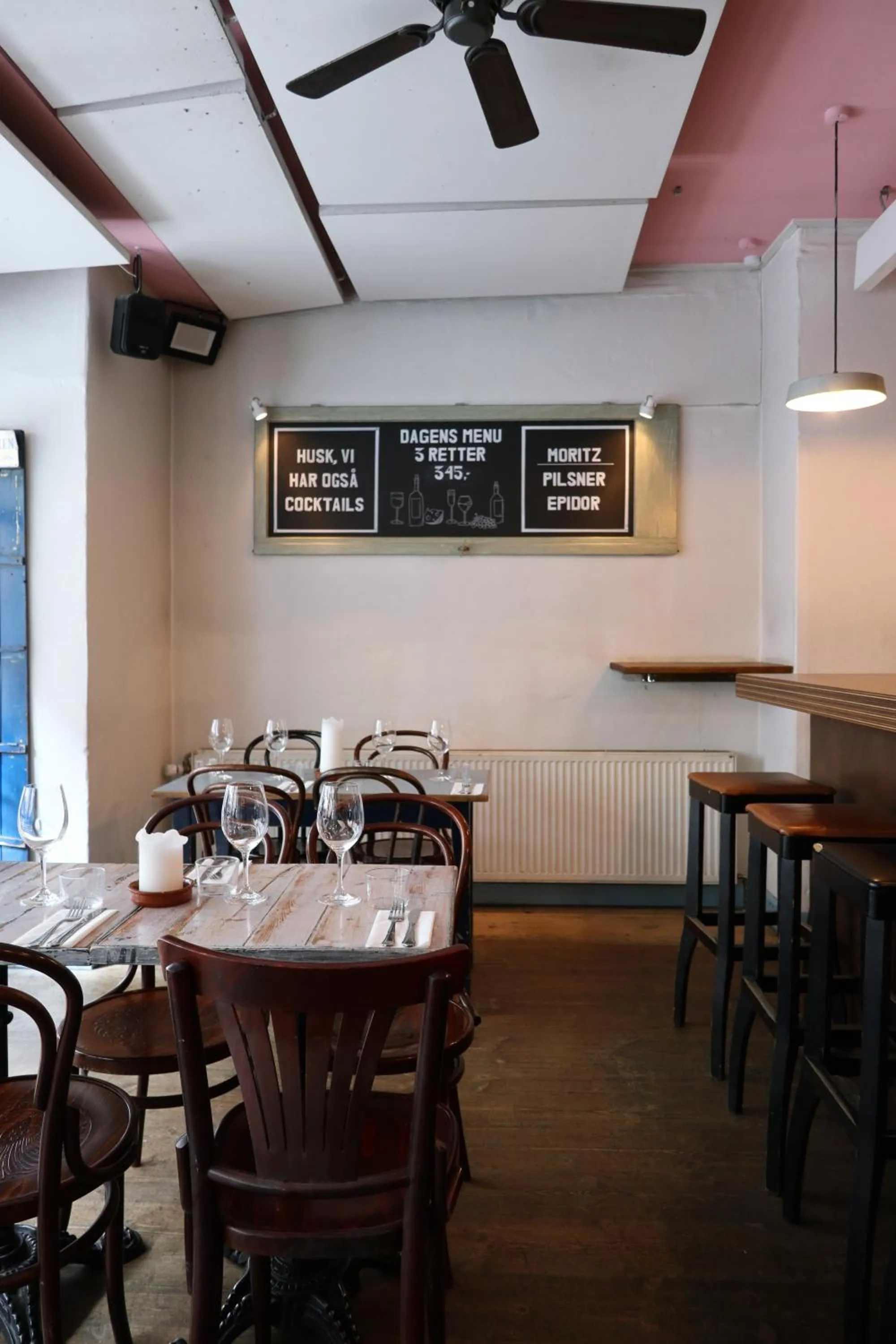 Restaurant/places to eat in Savoy Hotel