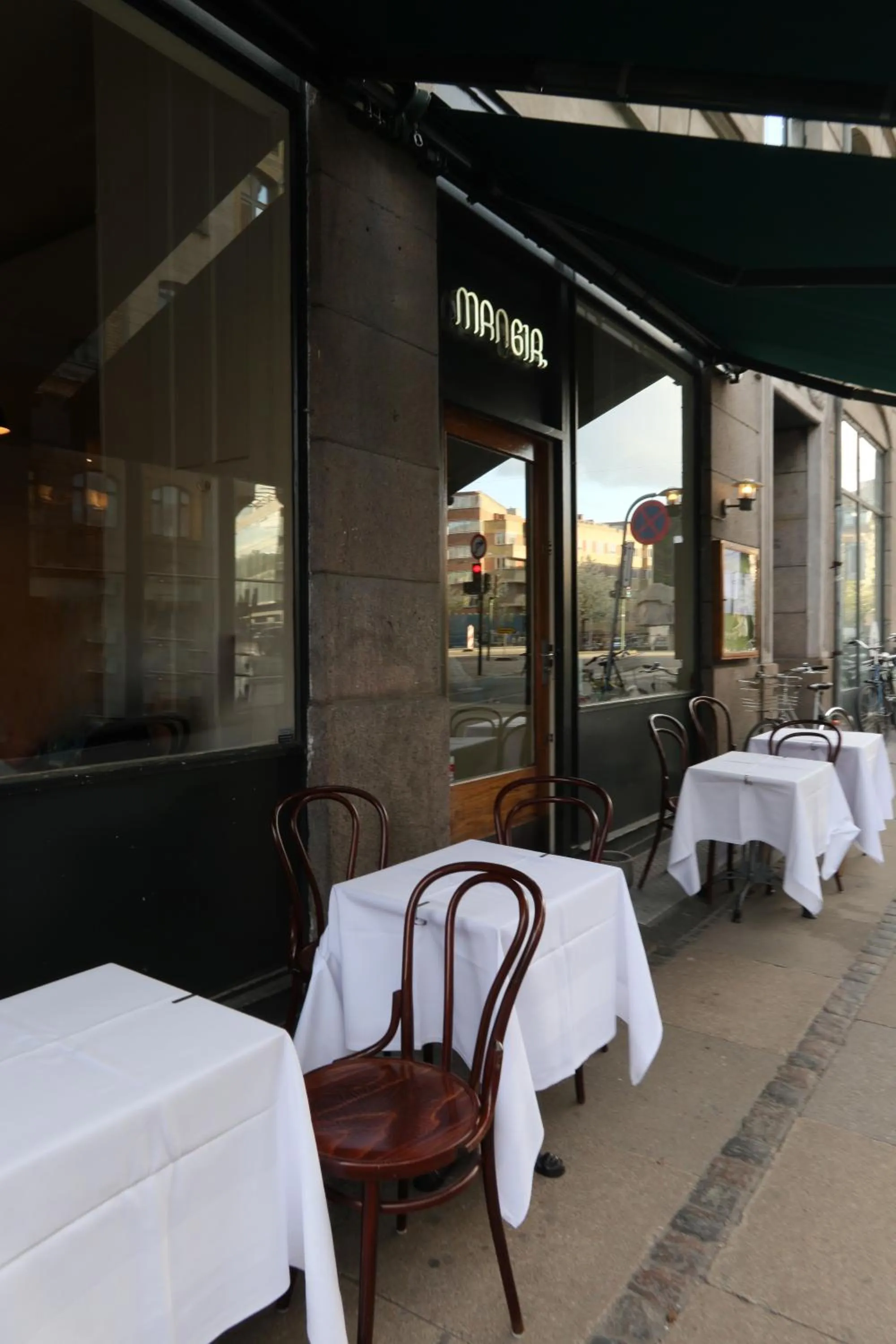 Restaurant/places to eat in Savoy Hotel