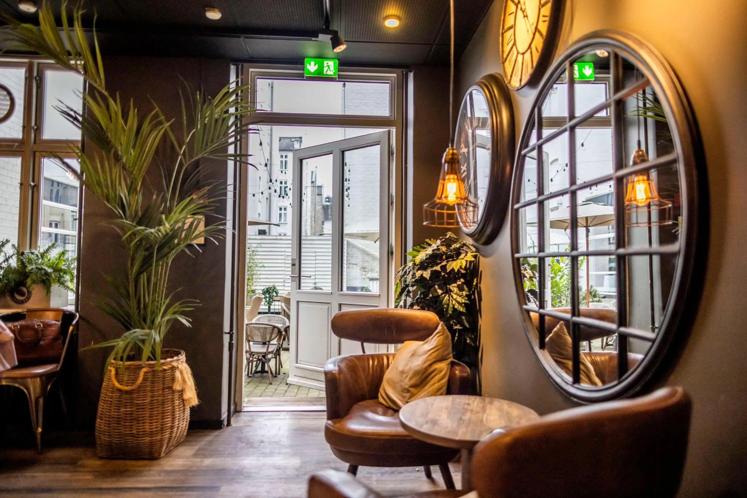 Restaurant/places to eat in Scandic Webers