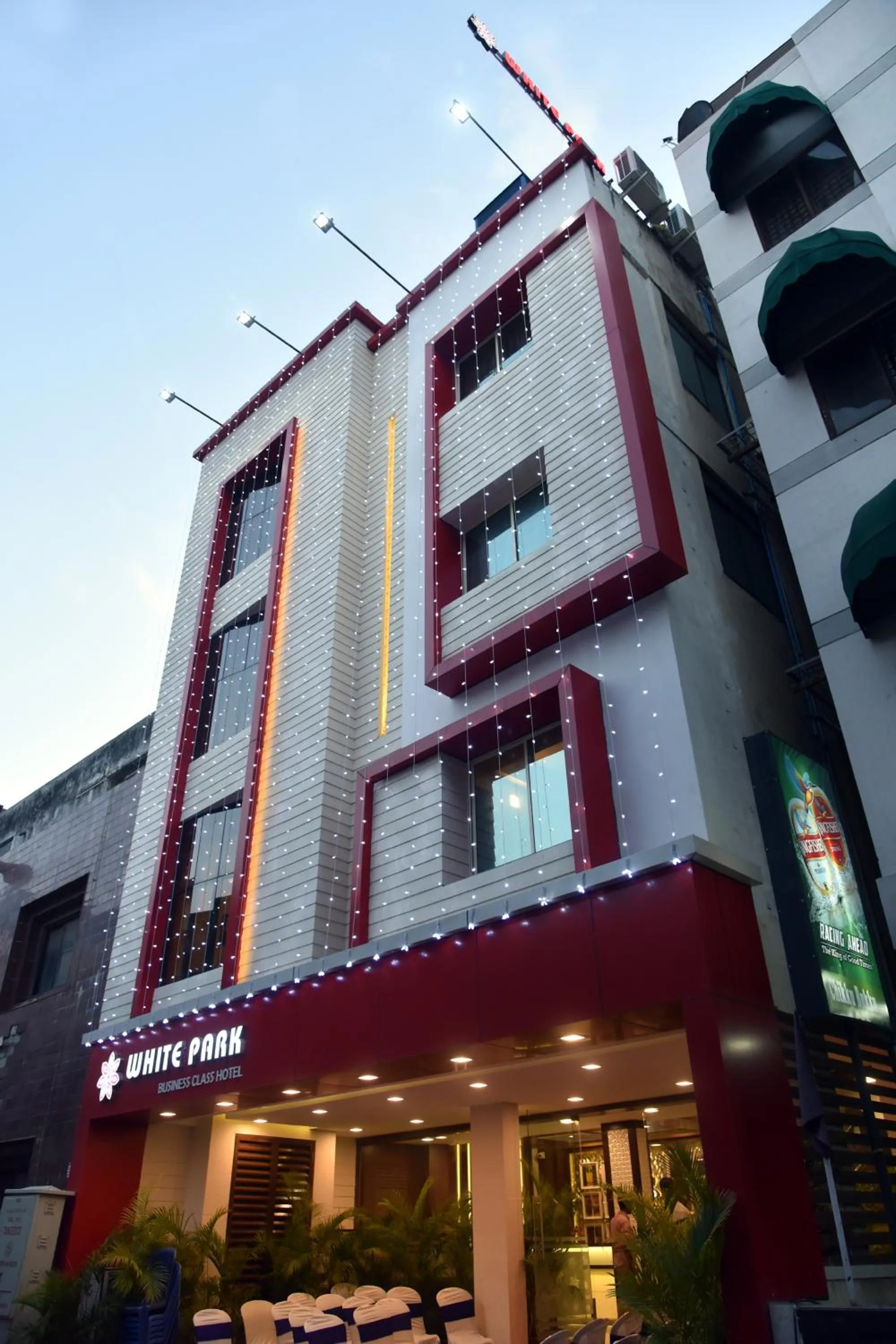 Property building in Hotel White Park