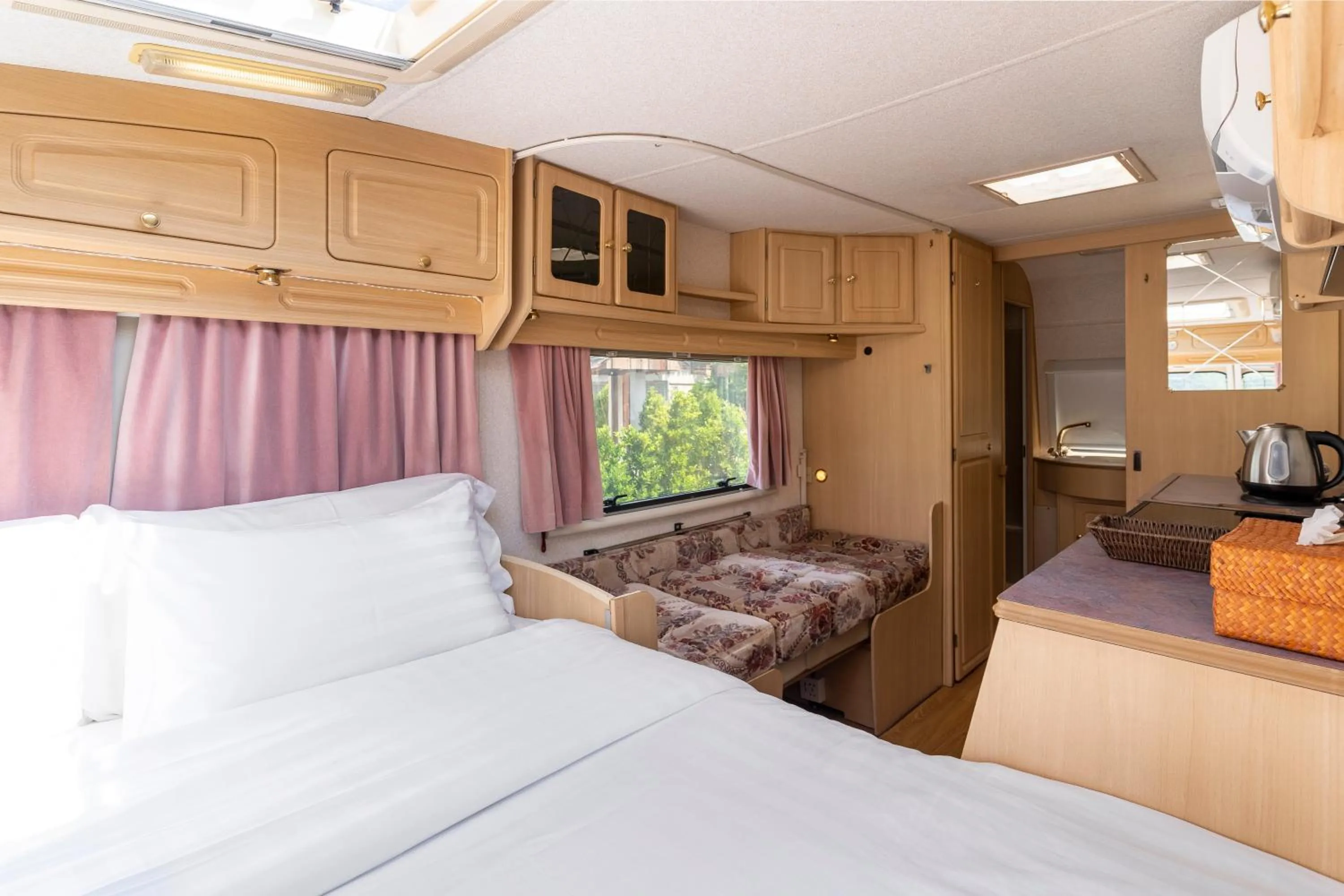 Bed in Bansaeo Garden and Resort