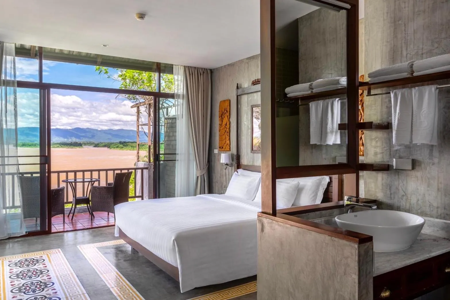 Balcony/Terrace, Bed in Bansaeo Garden and Resort