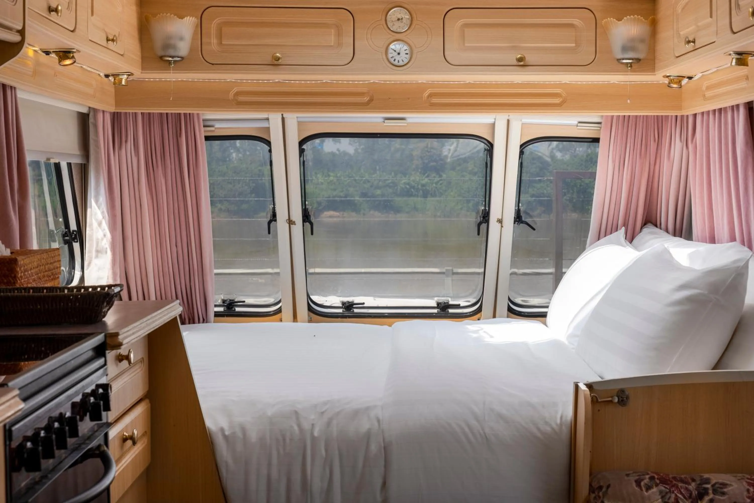 Bed in Bansaeo Garden and Resort