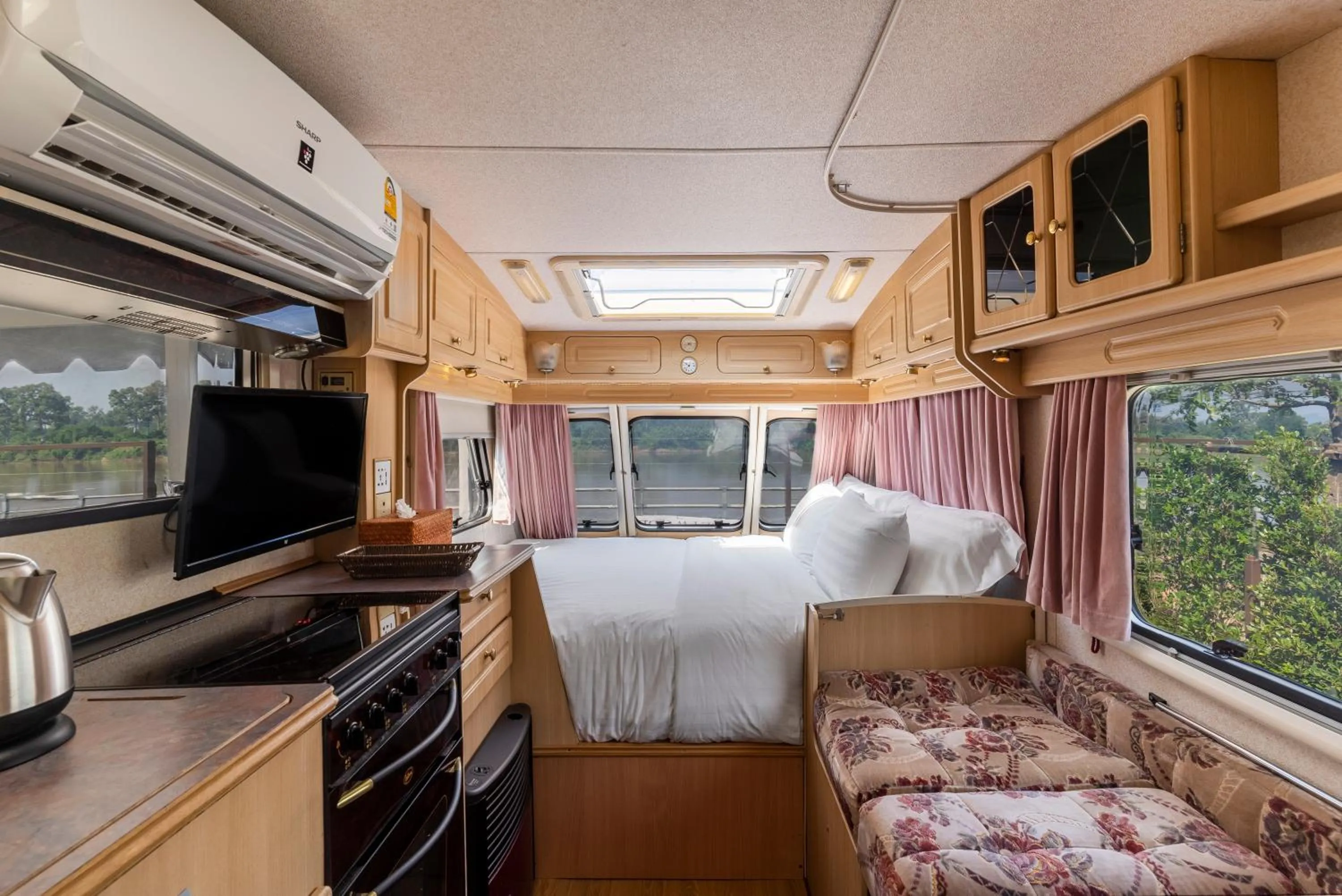 TV and multimedia in Bansaeo Garden and Resort