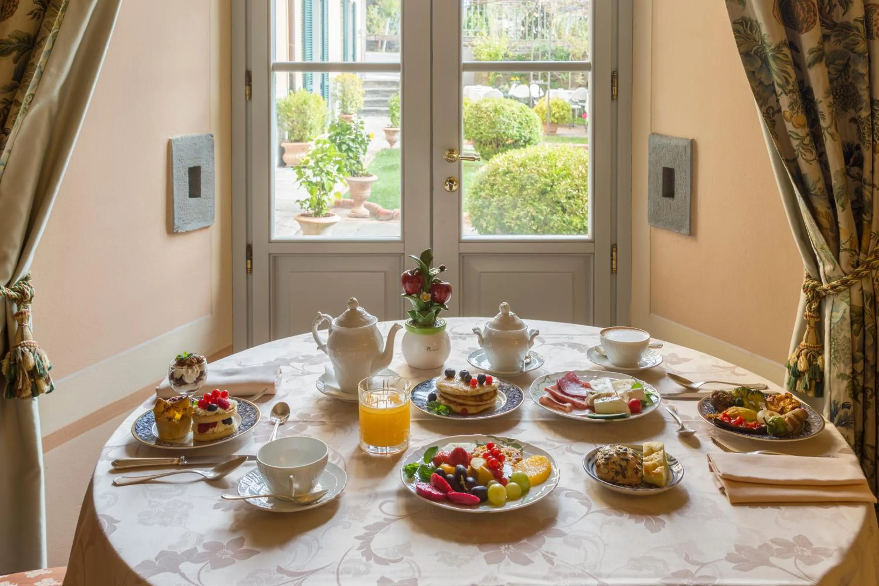 Breakfast in Hotel Villa Marsili