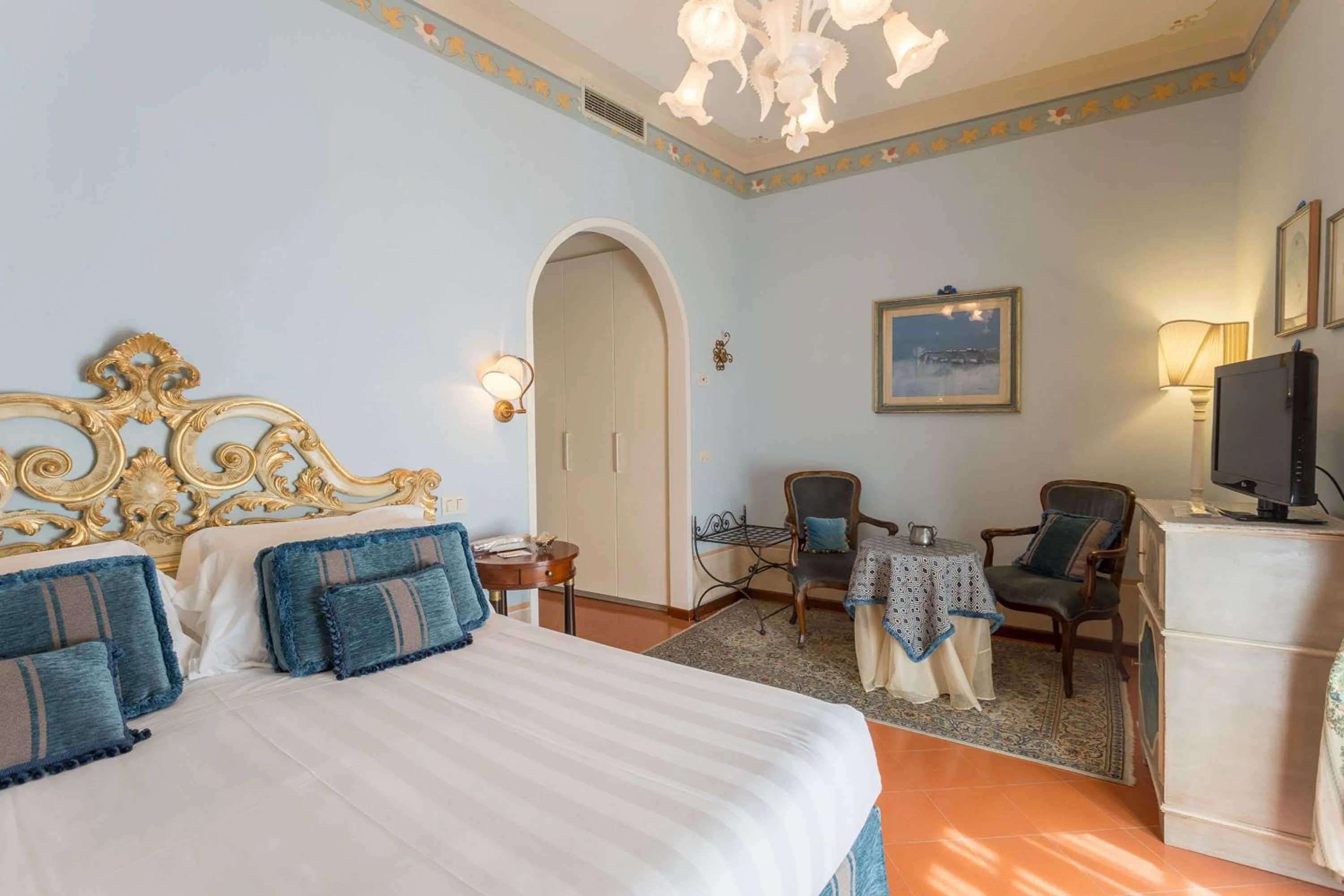 Photo of the whole room, Bed in Hotel Villa Marsili
