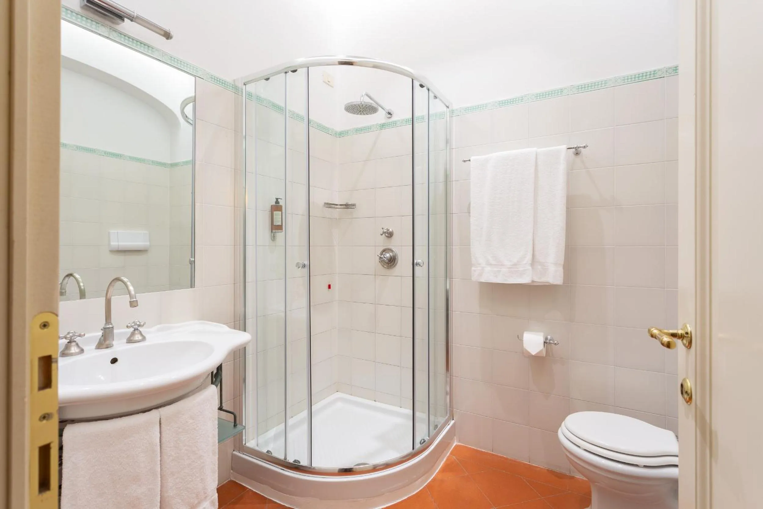 Shower in Hotel Villa Marsili