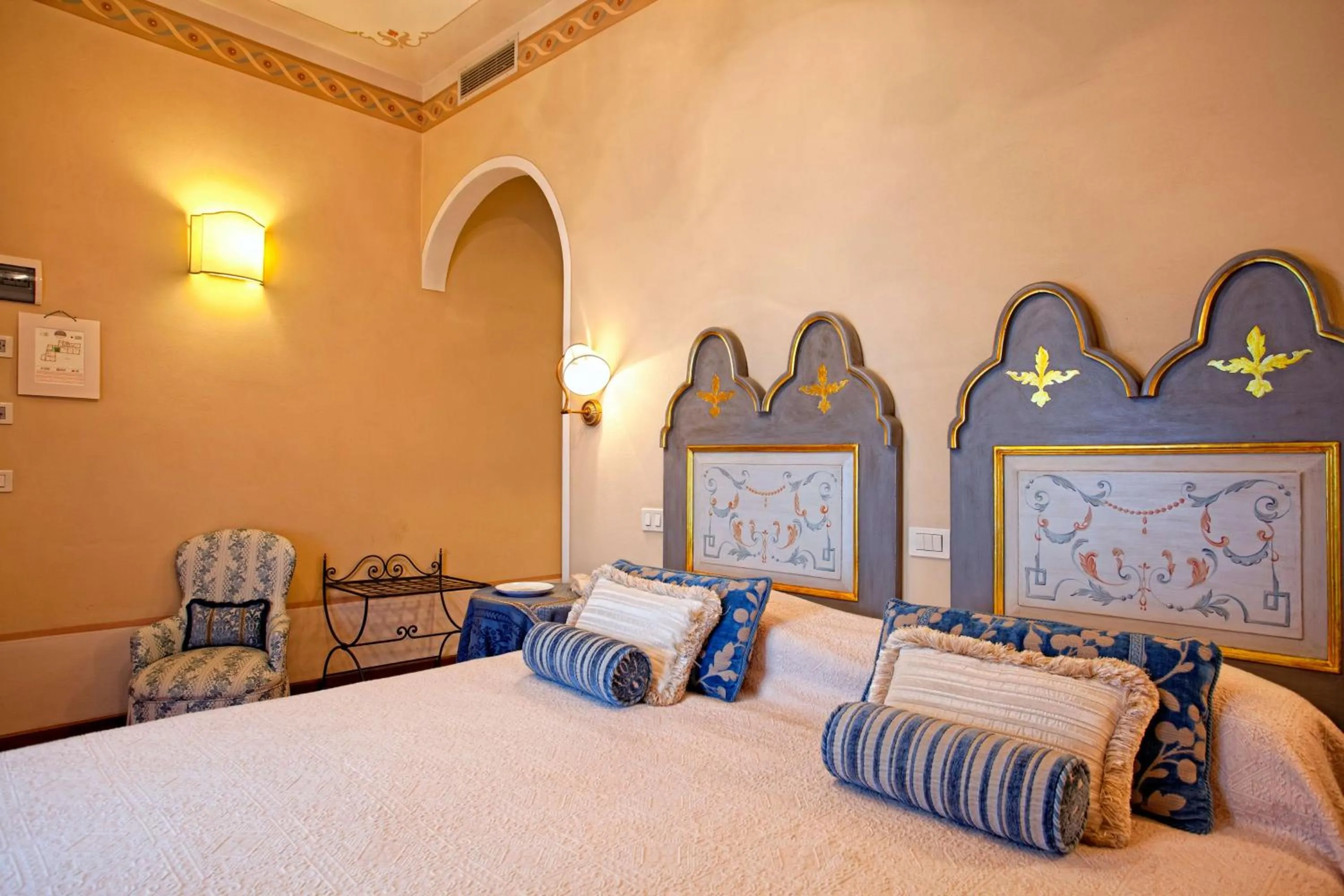 Photo of the whole room, Bed in Hotel Villa Marsili