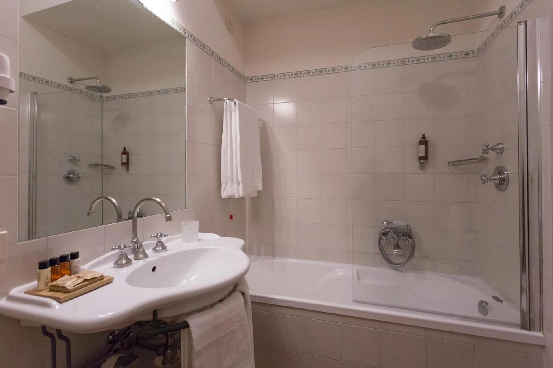 Bathroom in Hotel Villa Marsili