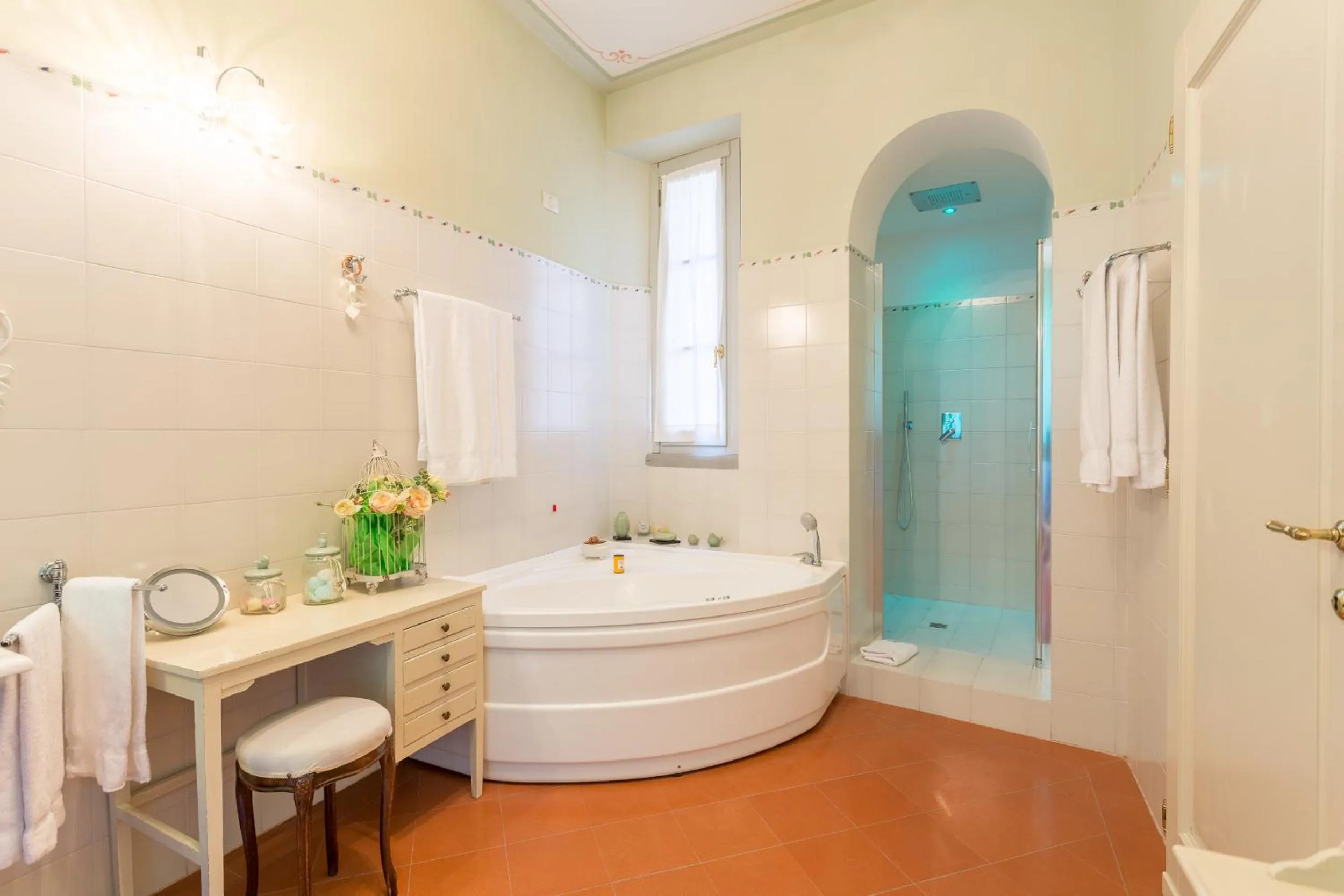 Bathroom in Hotel Villa Marsili