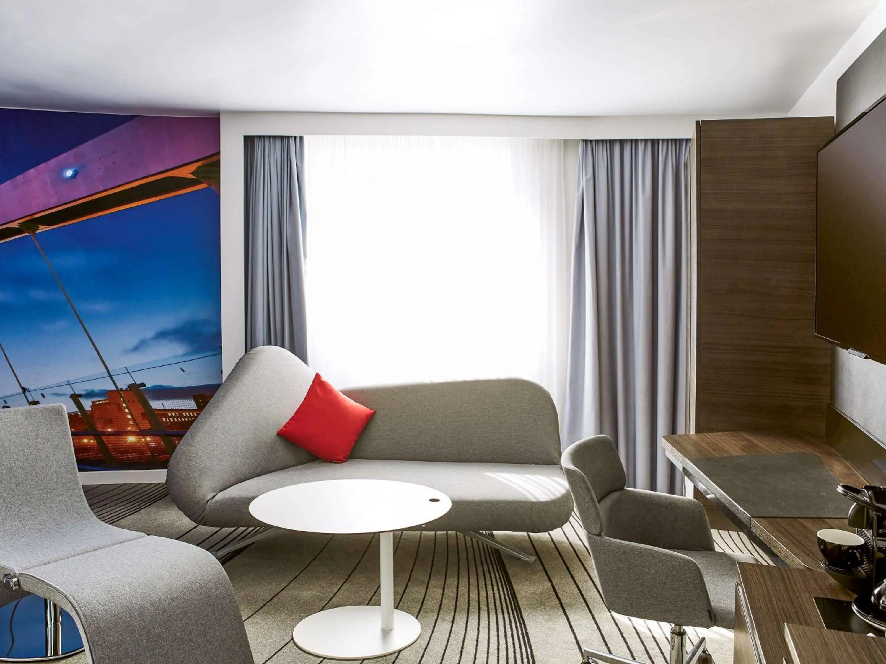 Photo of the whole room in Novotel Manchester Centre