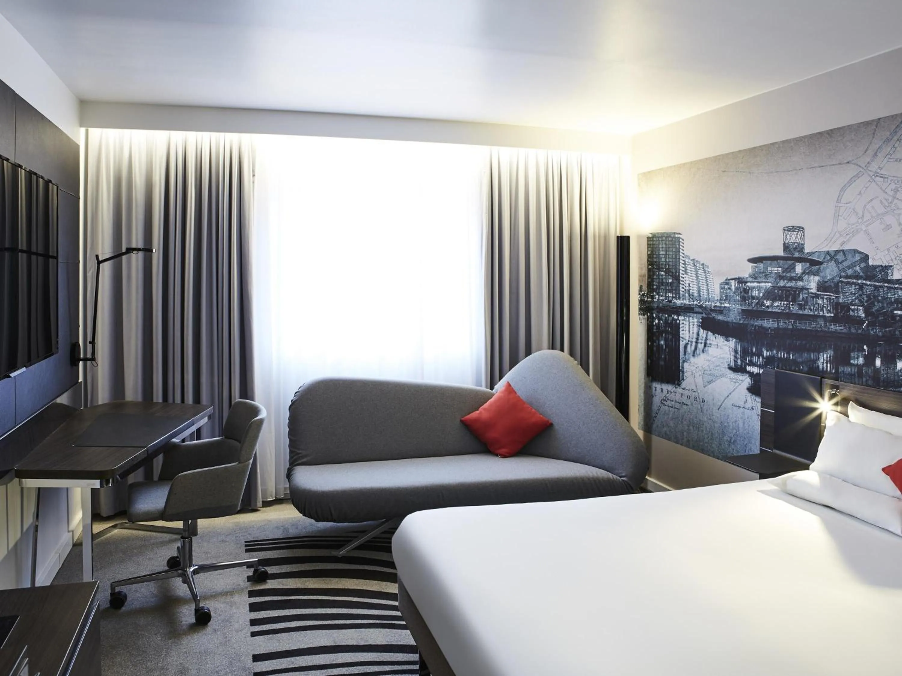 Bedroom, Bed in Novotel Manchester Centre