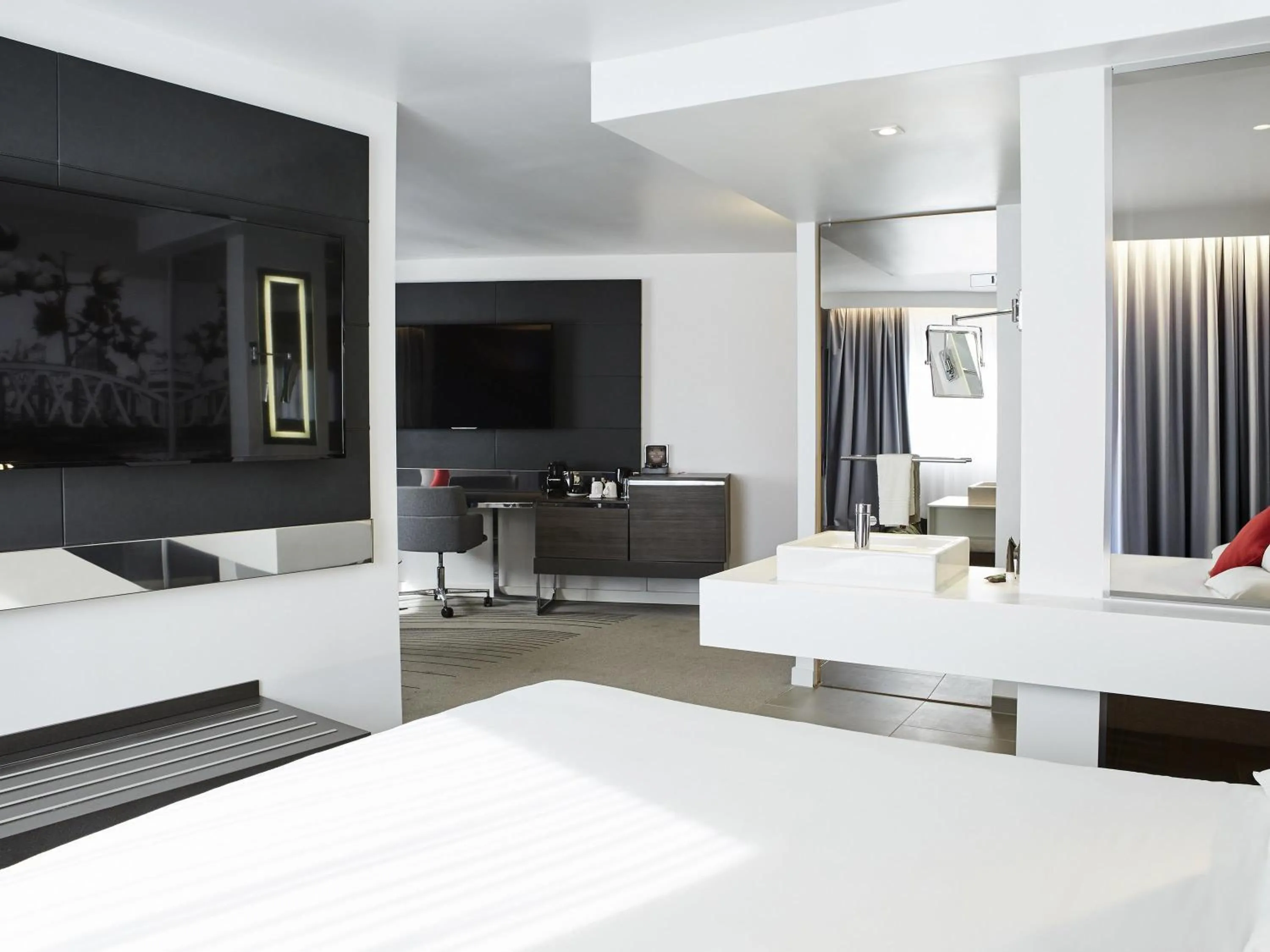 Bedroom, Bed in Novotel Manchester Centre