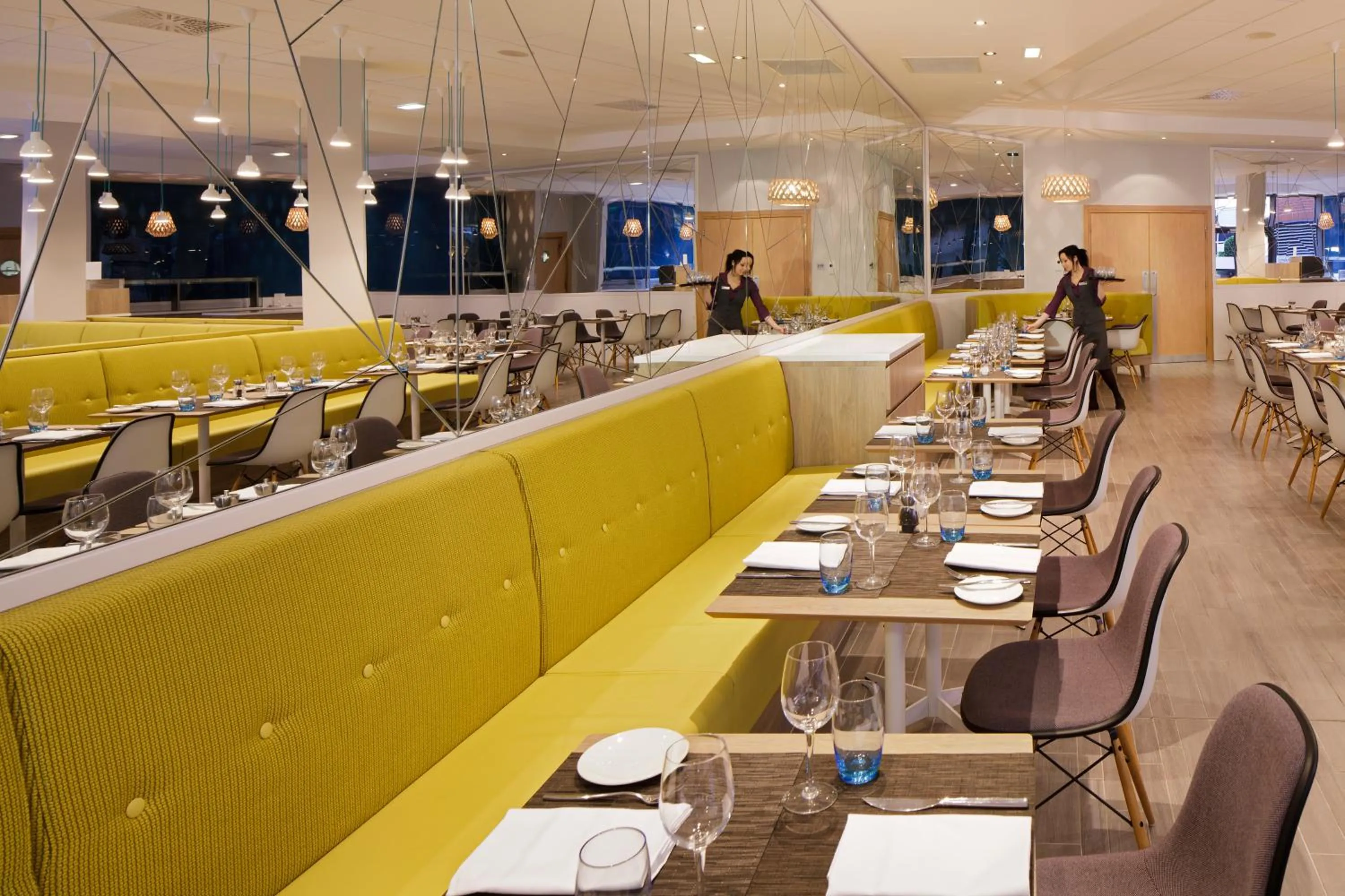 Restaurant/places to eat in Novotel Manchester Centre