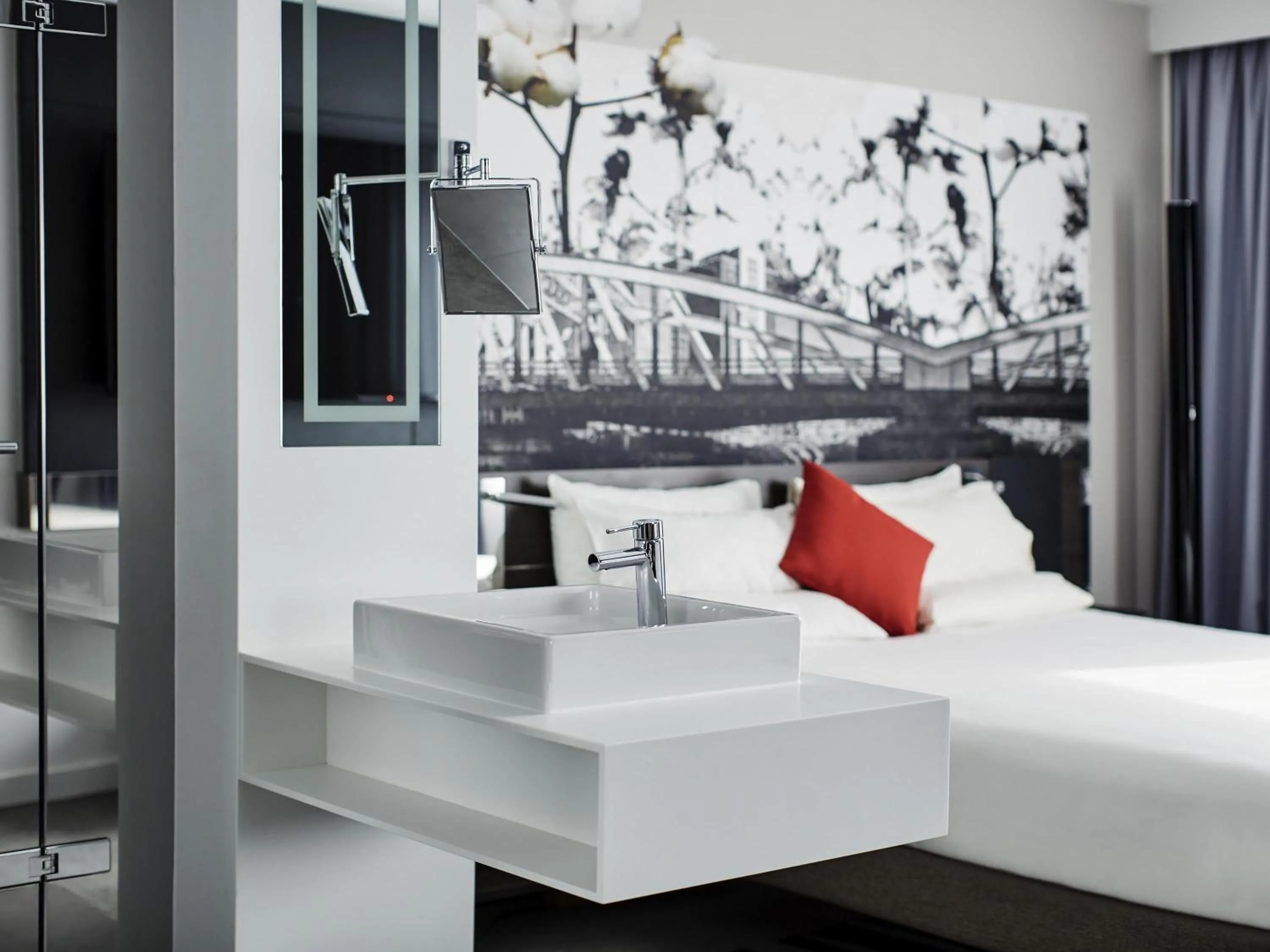 Bedroom, Bed in Novotel Manchester Centre