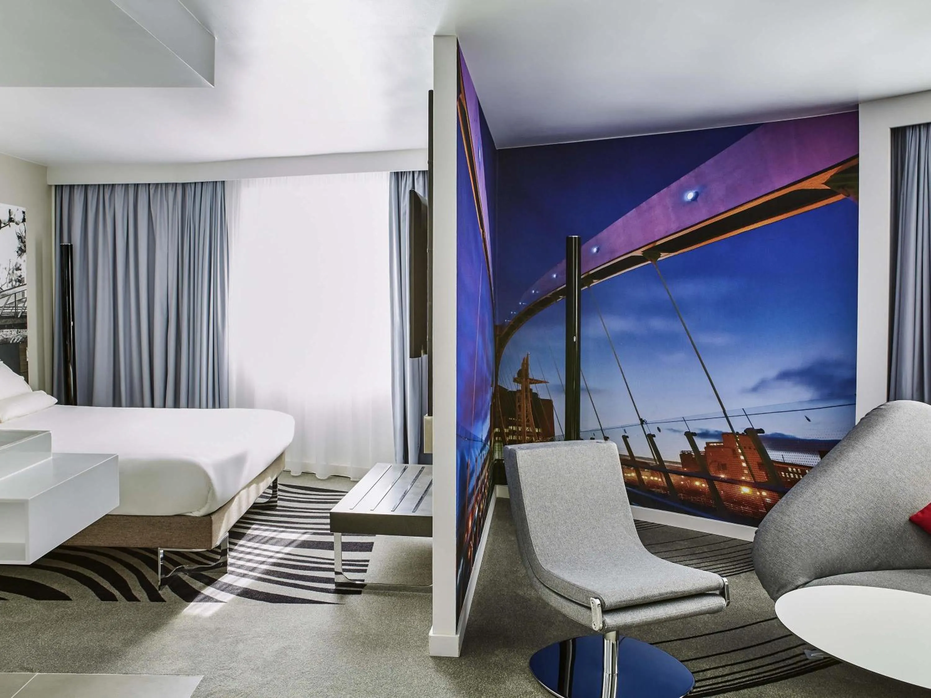 Bedroom, Bed in Novotel Manchester Centre