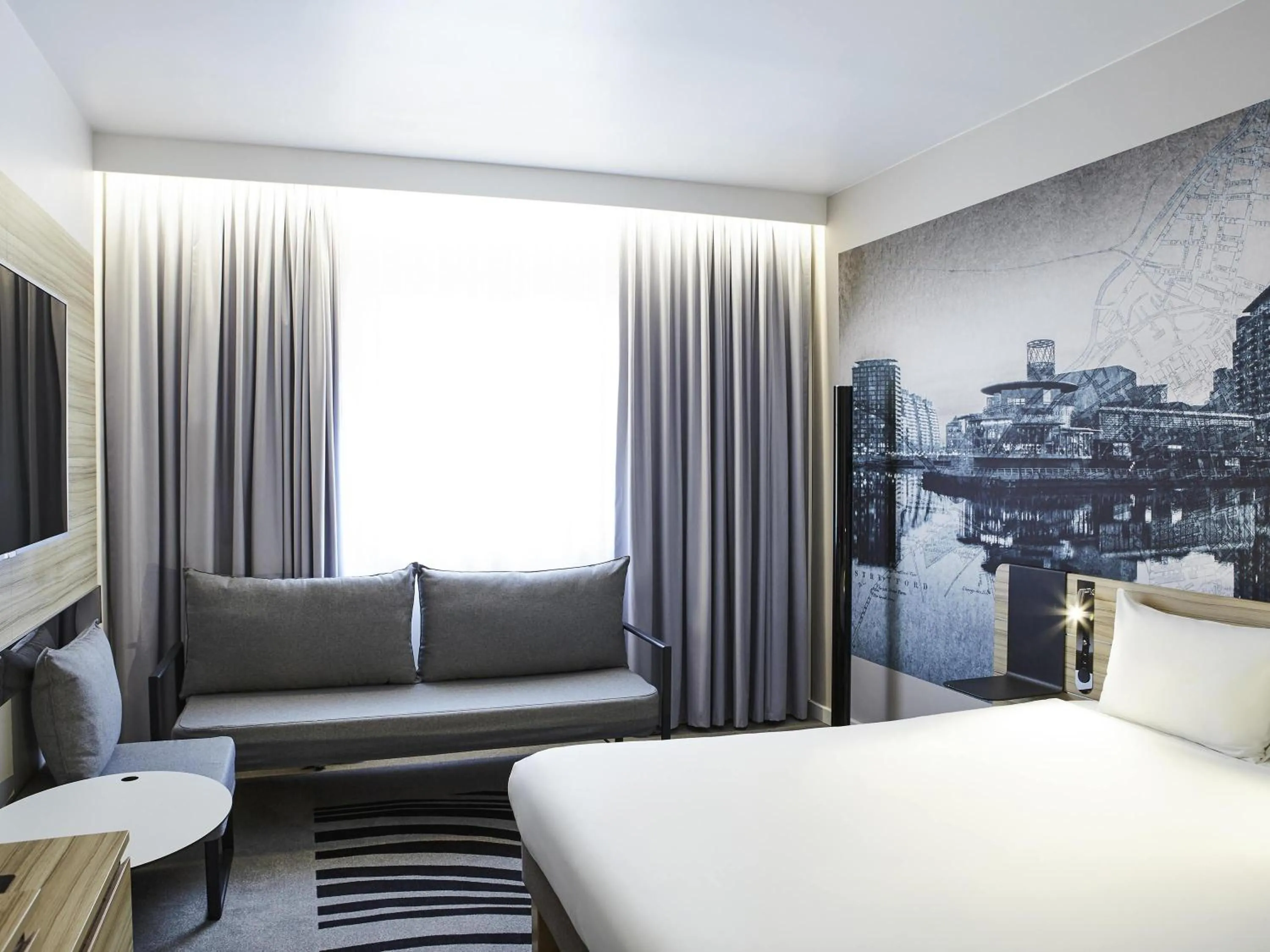 Bedroom, Bed in Novotel Manchester Centre