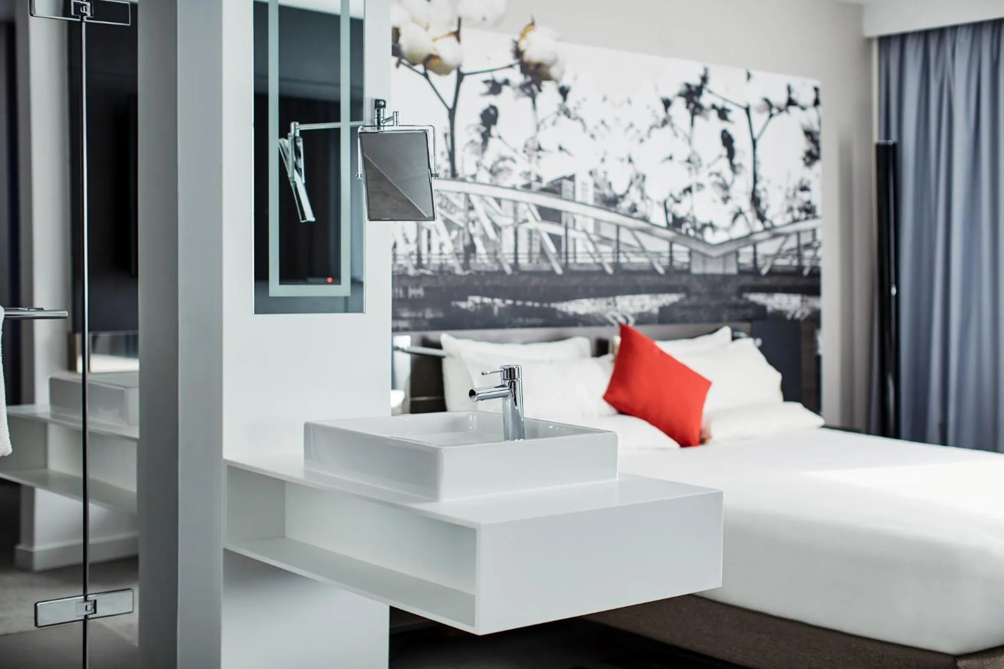 Bathroom, Bed in Novotel Manchester Centre