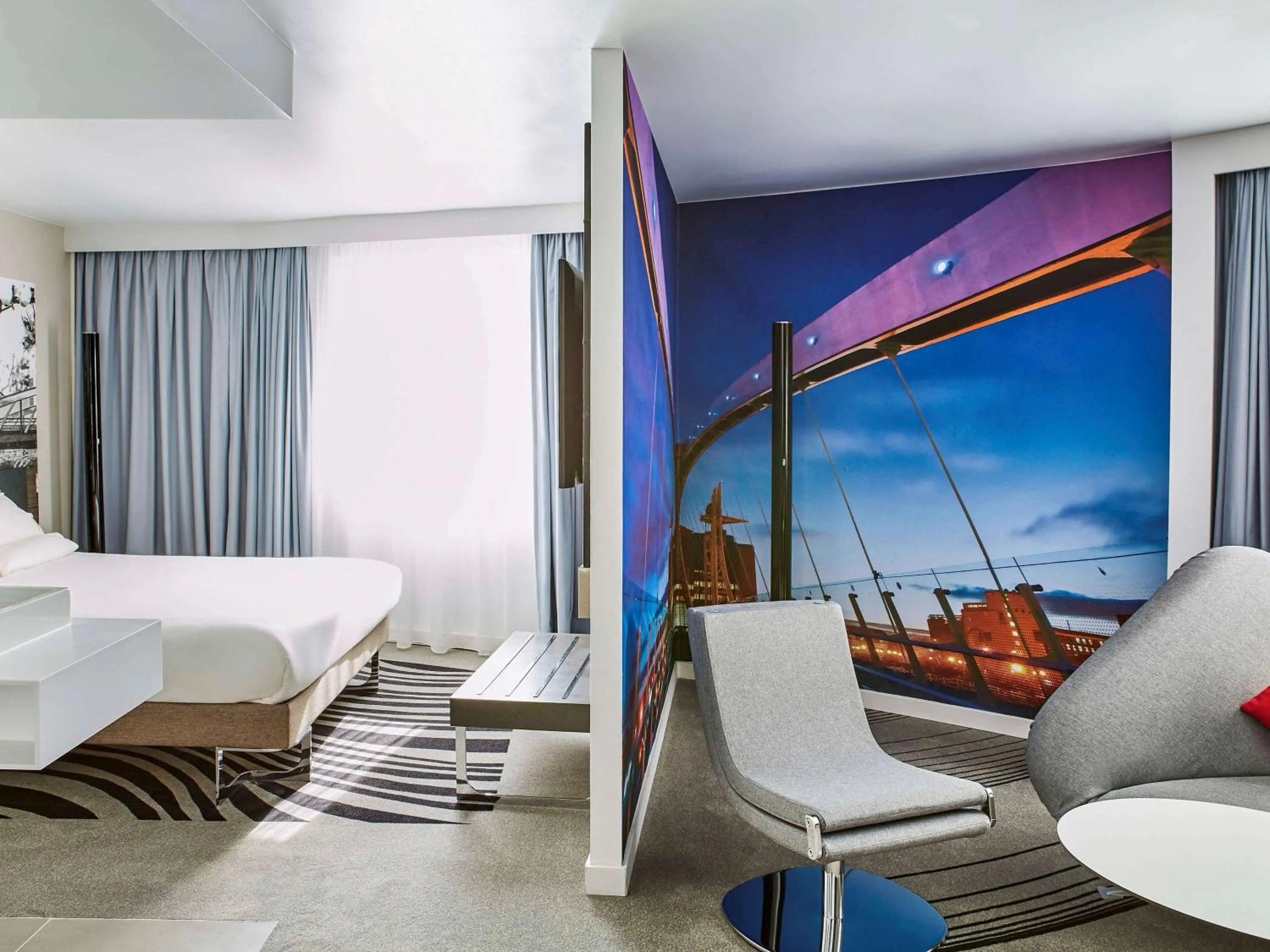 Photo of the whole room, Bed in Novotel Manchester Centre