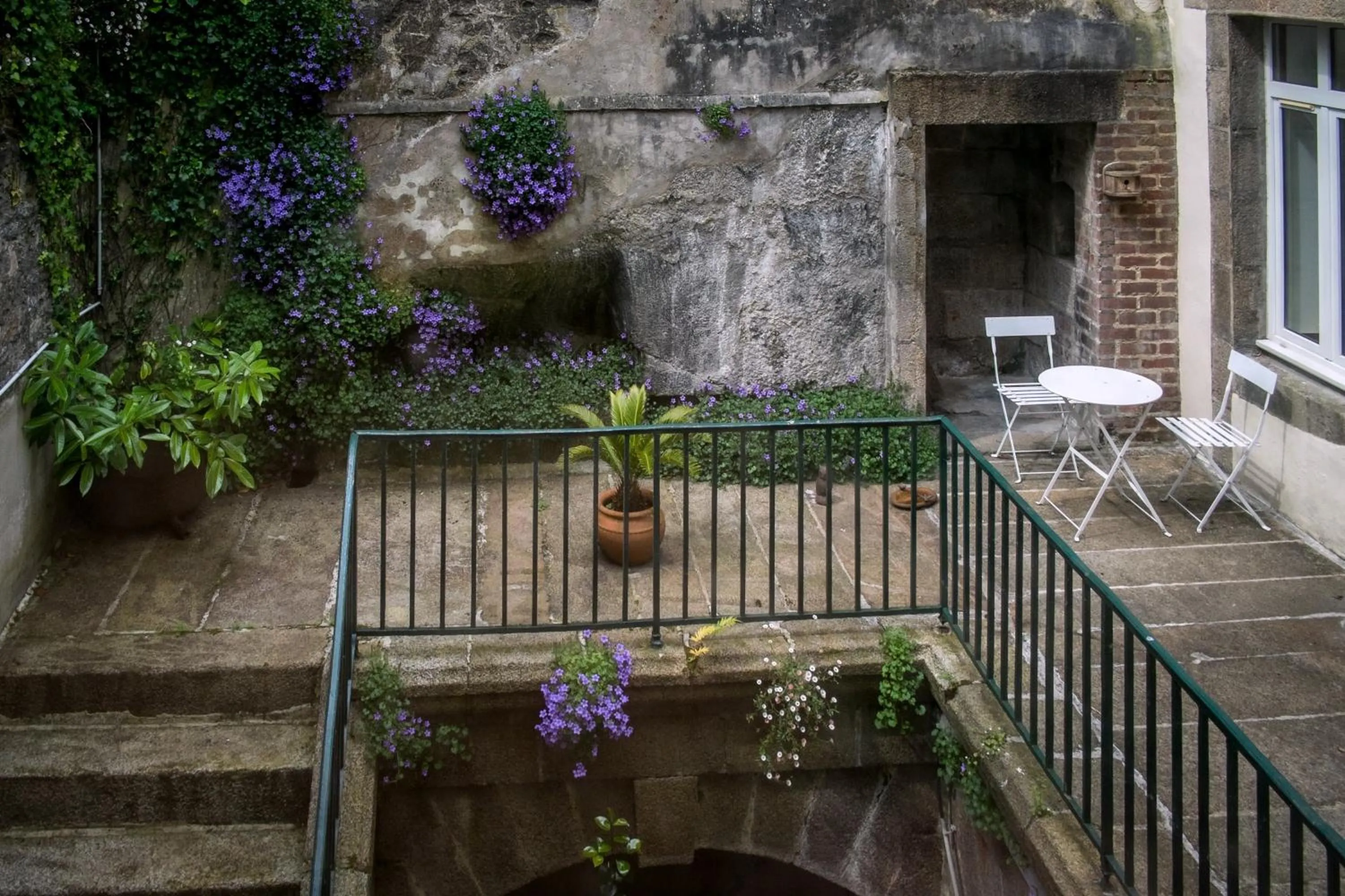 Facade/entrance in Hôtel Du Port