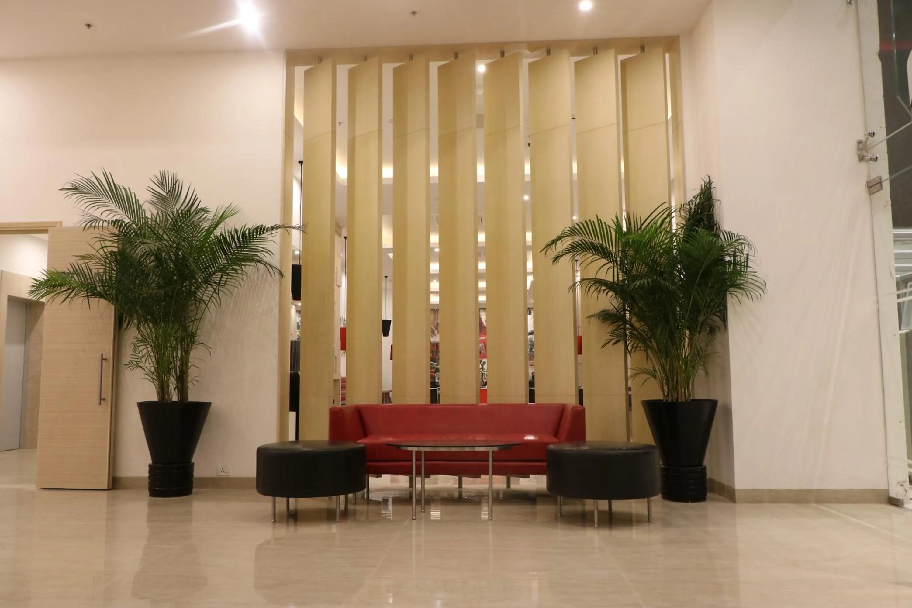 Lobby or reception in Red Fox by Lemon Tree Hotels, Sector 60, Gurugram
