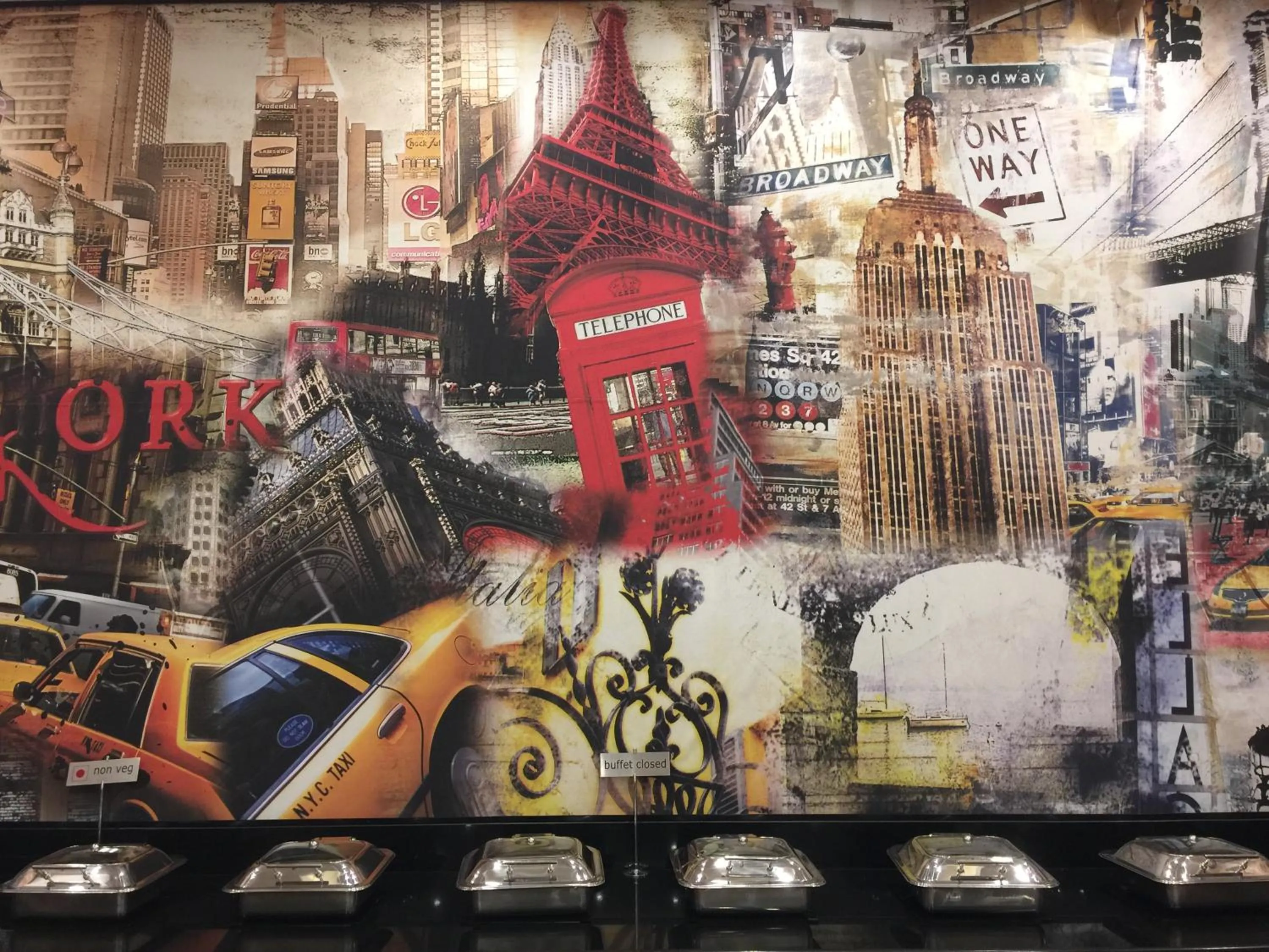 Restaurant/places to eat in Red Fox by Lemon Tree Hotels, Sector 60, Gurugram