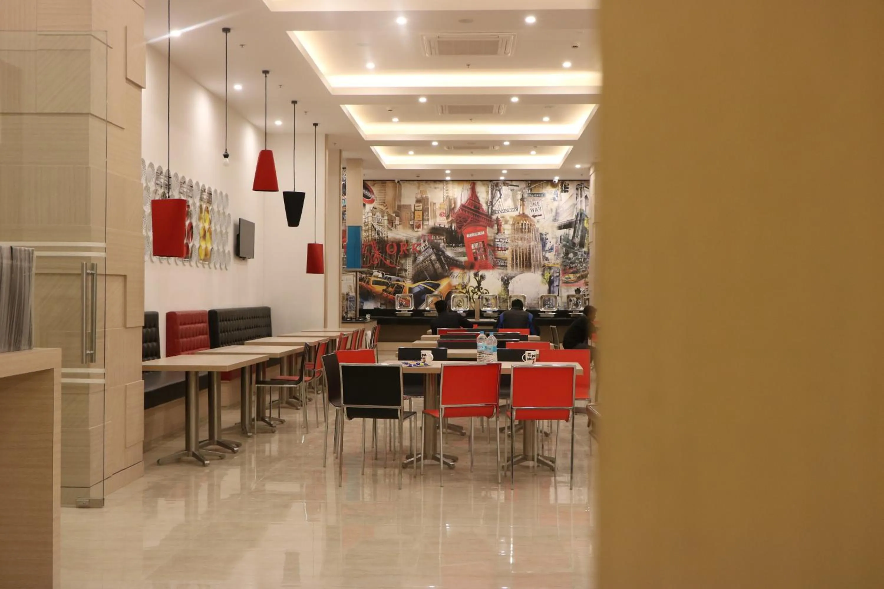 Restaurant/places to eat in Red Fox by Lemon Tree Hotels, Sector 60, Gurugram